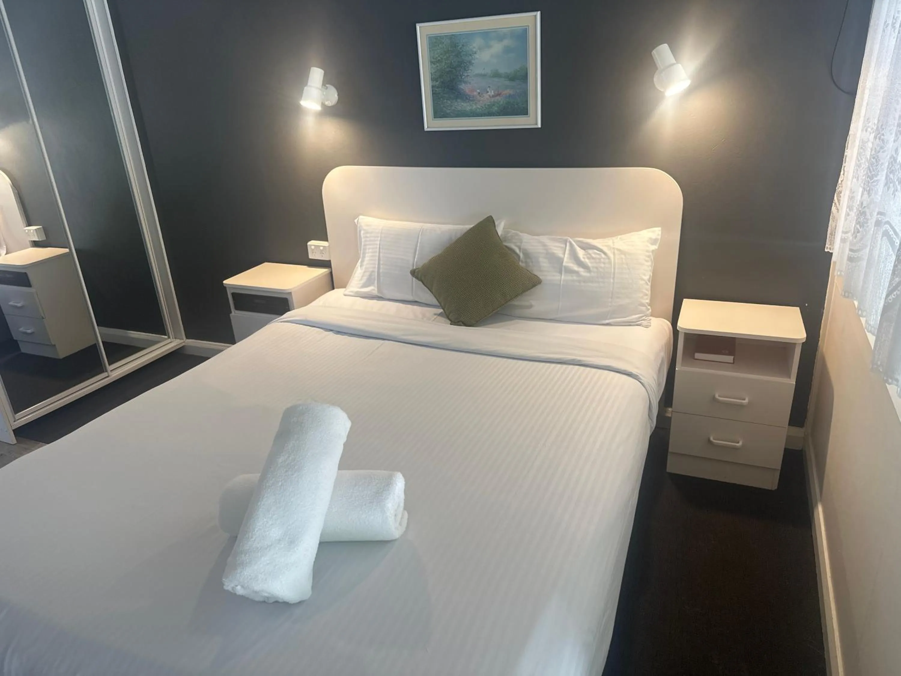 Economy Queen (Non Pet Friendly Room) in Memphis Motor Inn- UNDER NEW MANAGEMENT