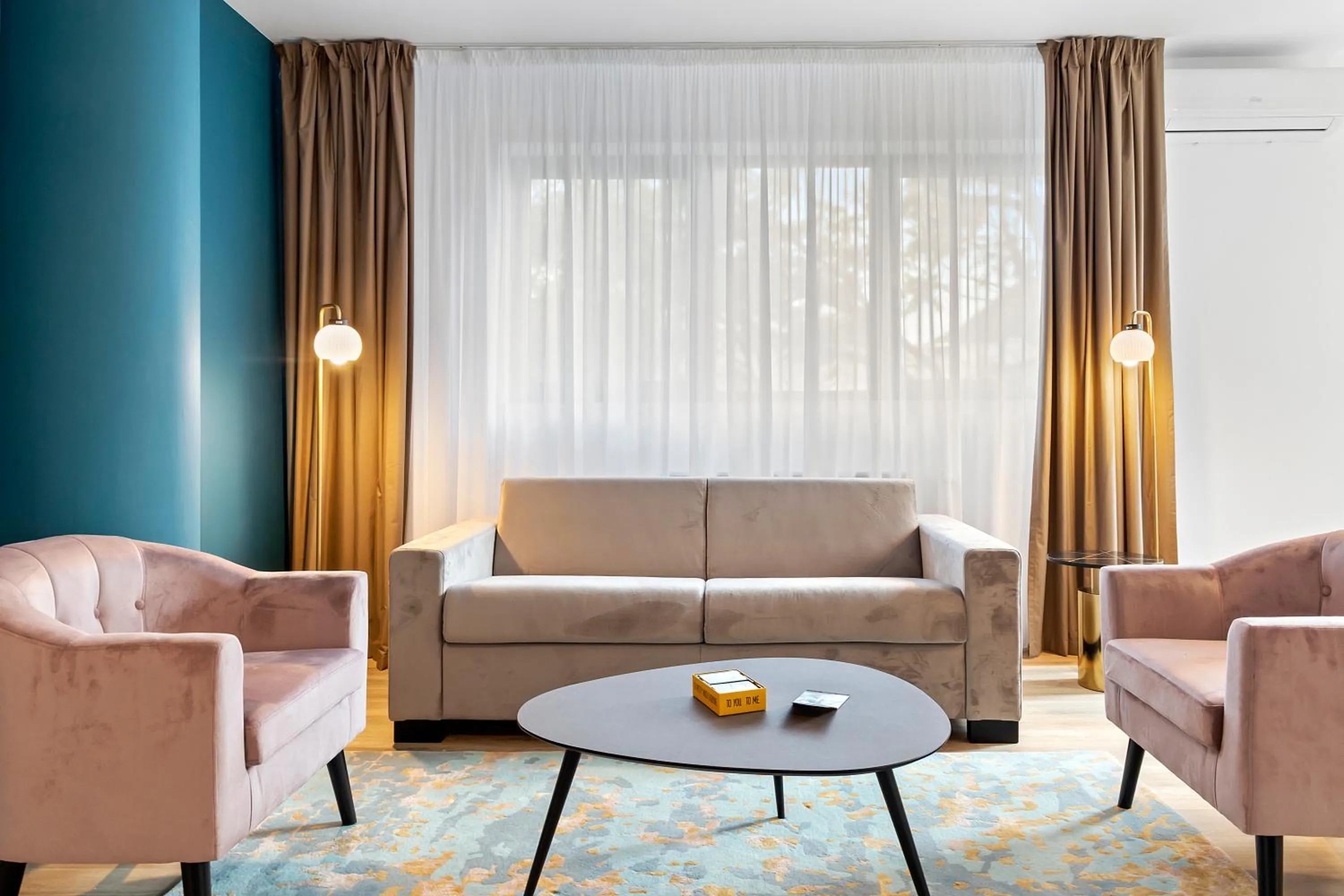 Deluxe King Room in Uni88 Apart Hotel