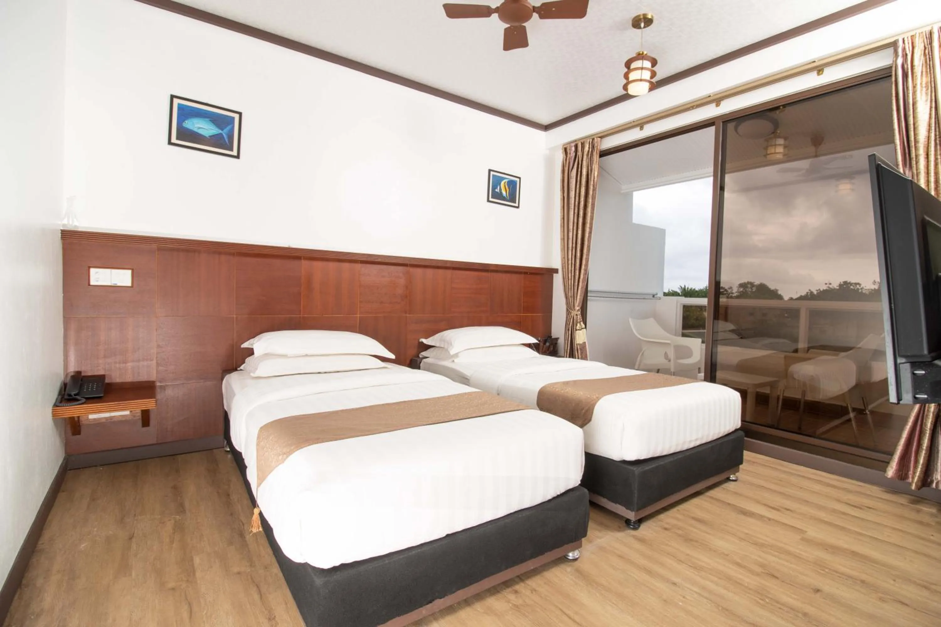 Superior Twin Room with Balcony in Rashu Hiyaa