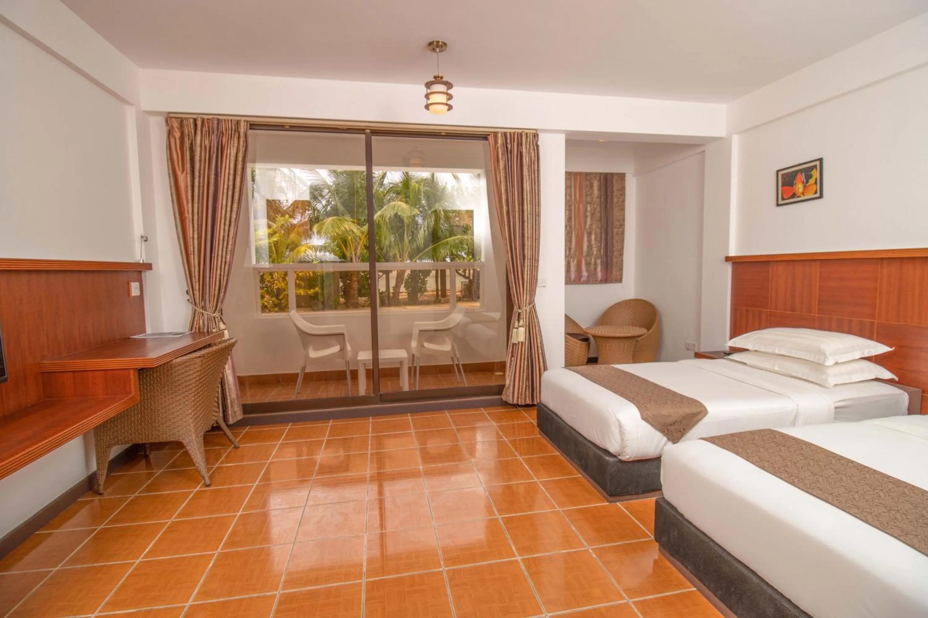 Deluxe Twin Room with Beach View in Rashu Hiyaa