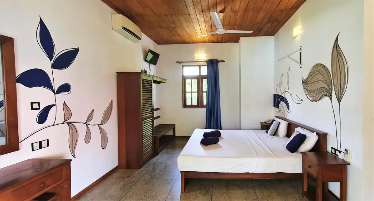 Double or Twin Room with Balcony in Blue Turtle Hotel