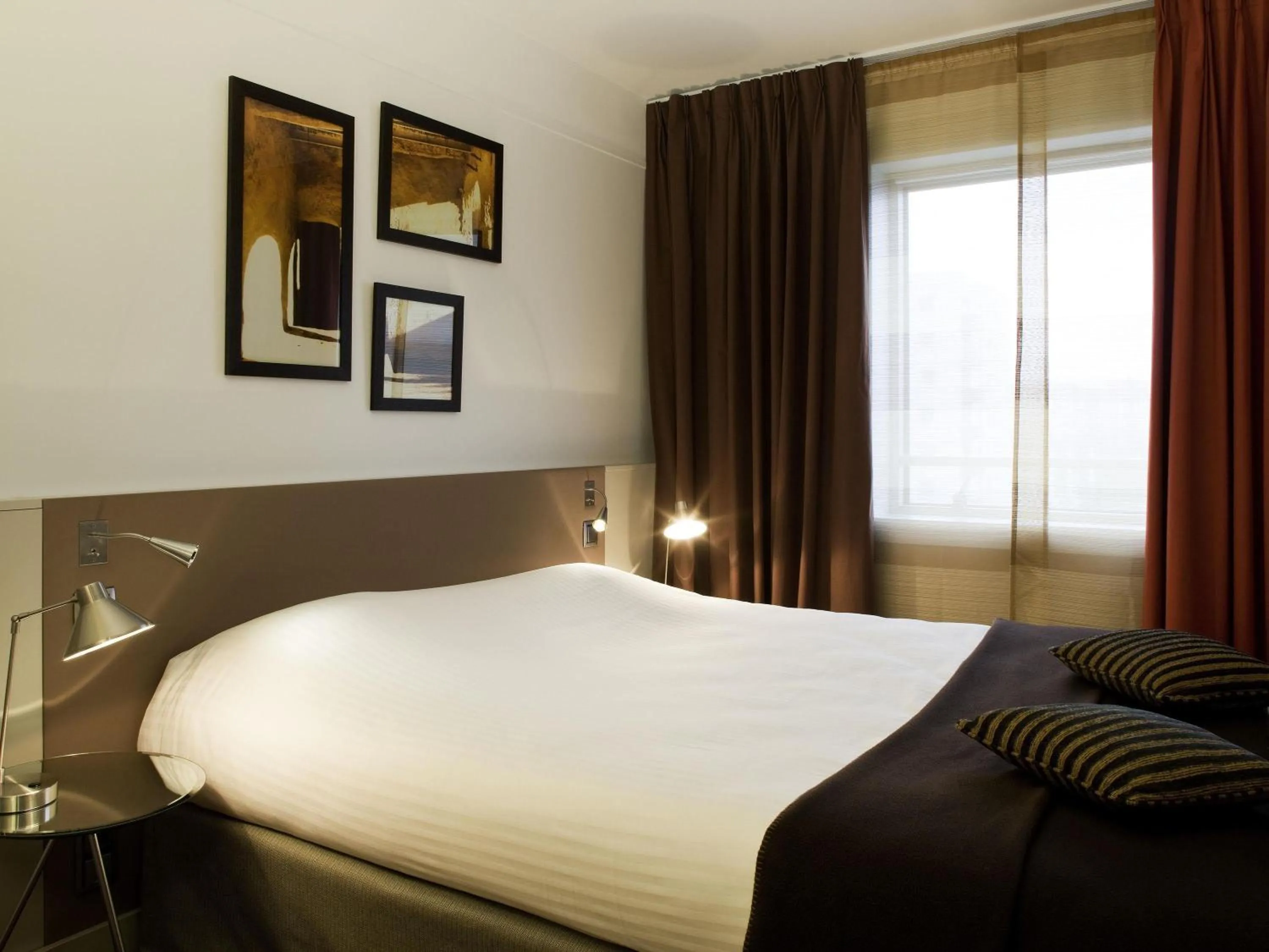 Classic Double Room in Residence Mercure Paris La Defense Grande Arche