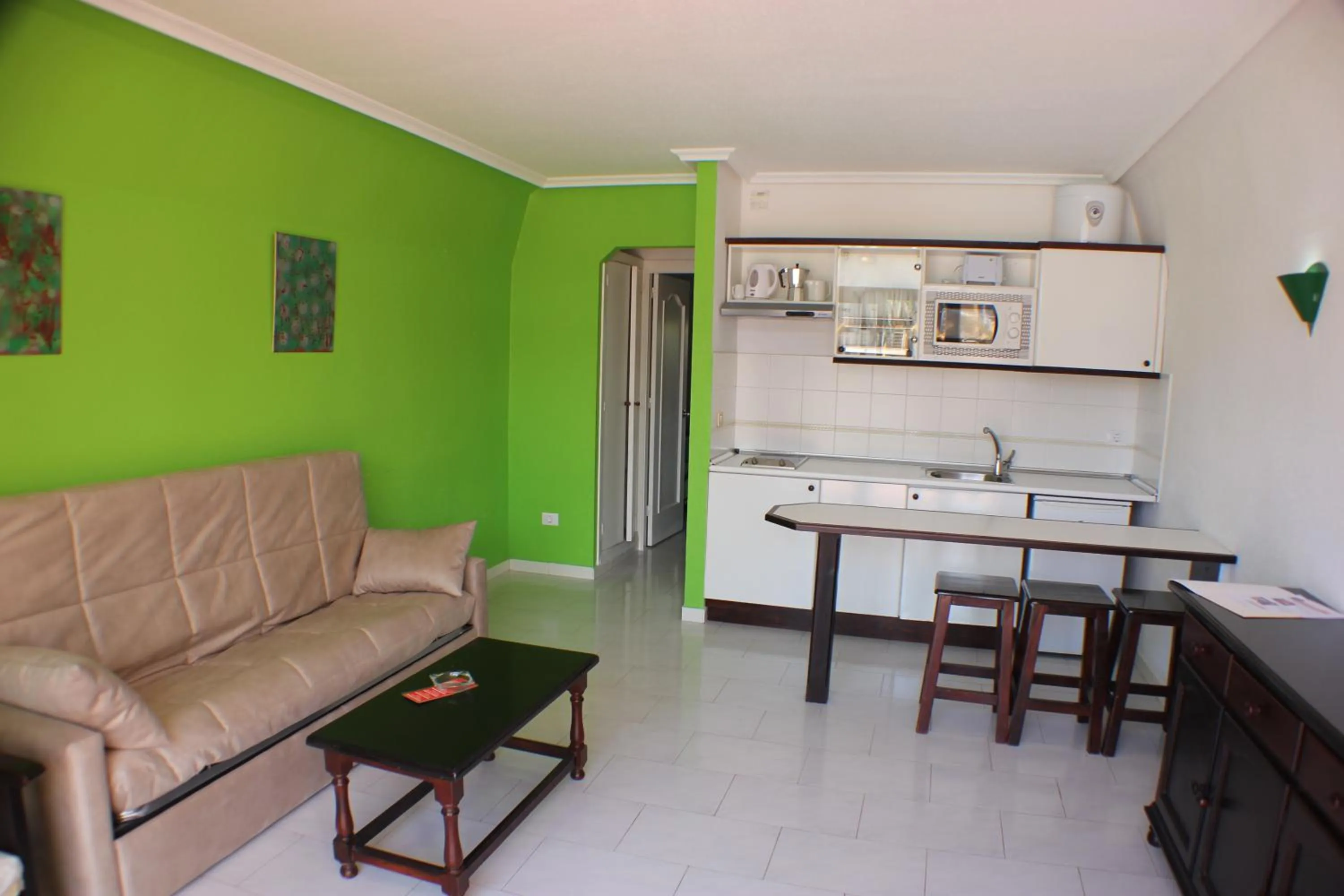 One-Bedroom Apartment Pool view (3 Adults) in Aparthotel la Piramide