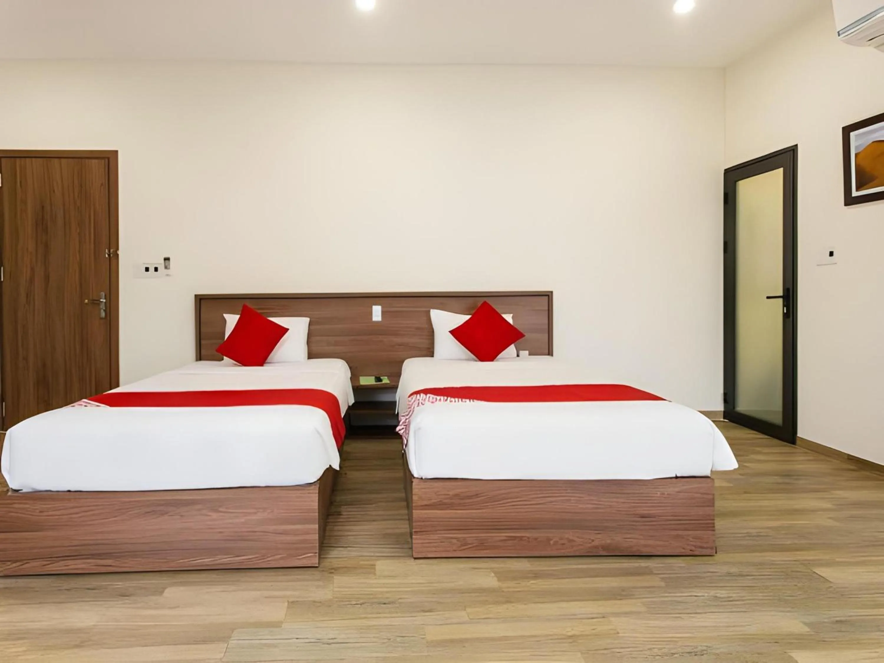 Deluxe Twin Room - single occupancy in Hotel O Jb Sojourn
