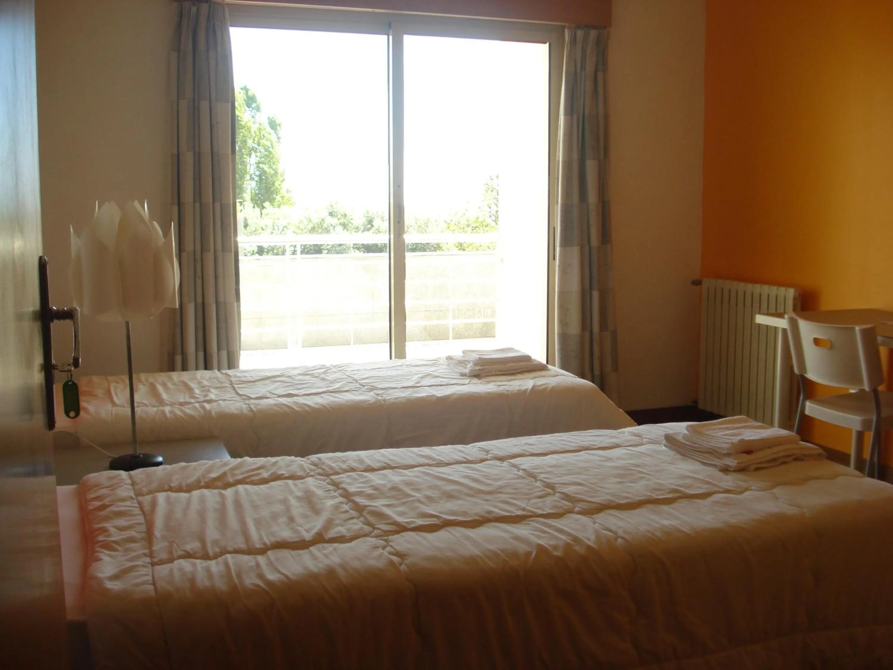 Basic Triple Room in HI Porto - Pousada de Juventude