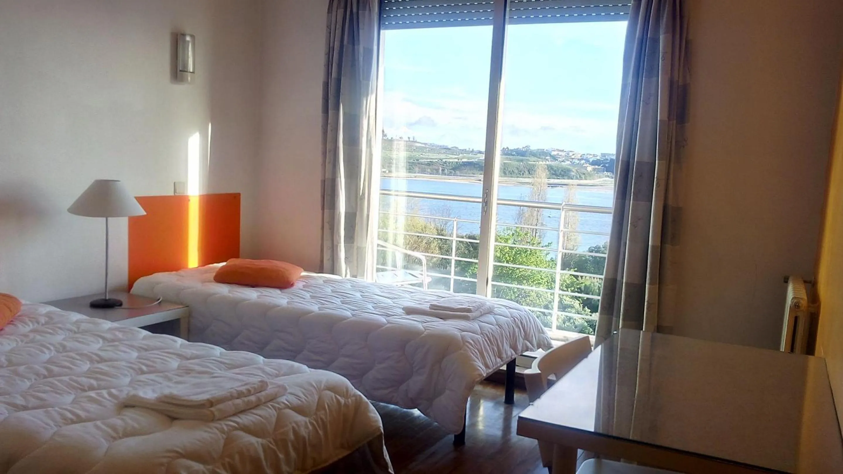 Twin Room - Disability Access in HI Porto - Pousada de Juventude