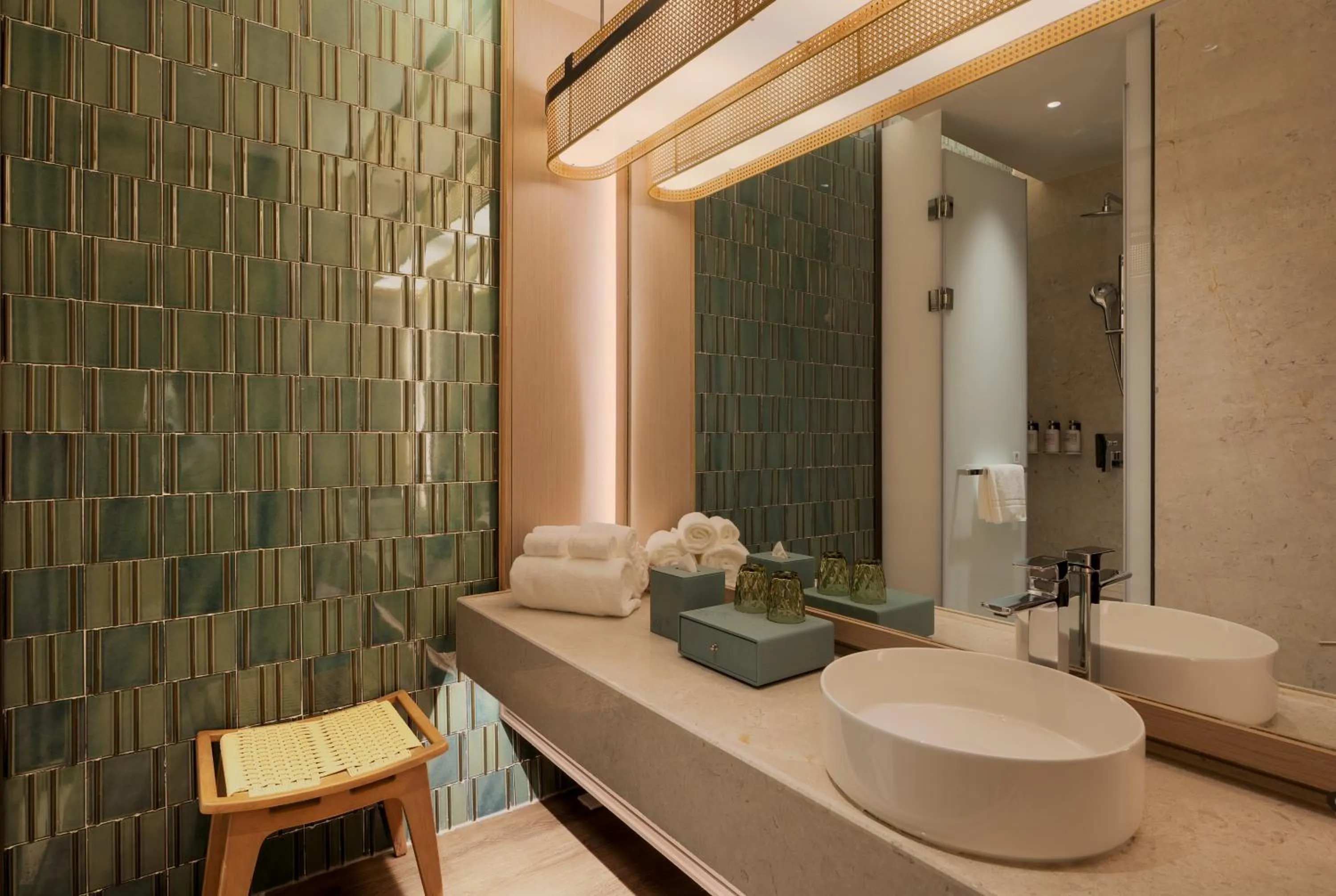 Deluxe King Room with Park View and Private Courtyard in Chengdu Expo Waterfall Hotel - MGallery Collection