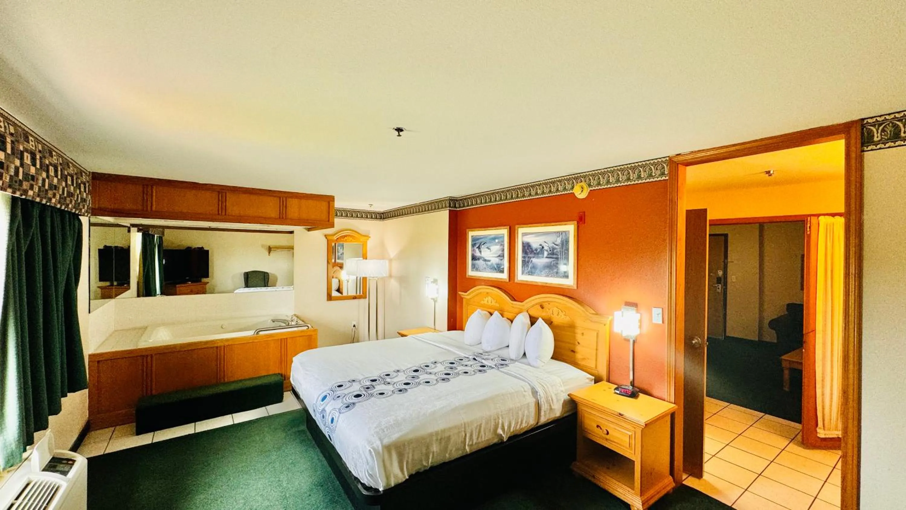 King Suite with Spa Bath in Regency Inn and Suites