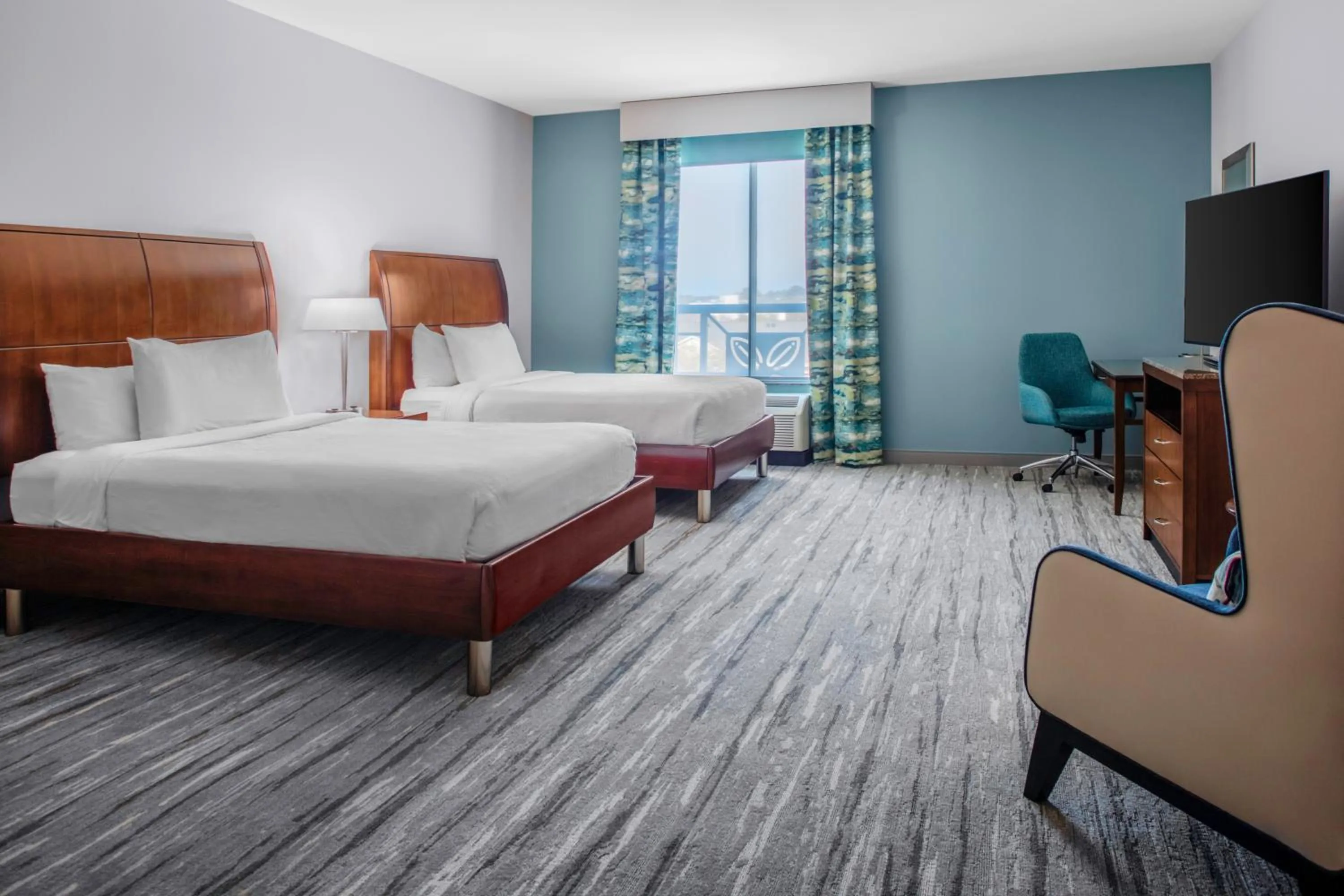 Queen Room with Two Queen Beds with View in Hilton Garden Inn Charleston / Mt. Pleasant