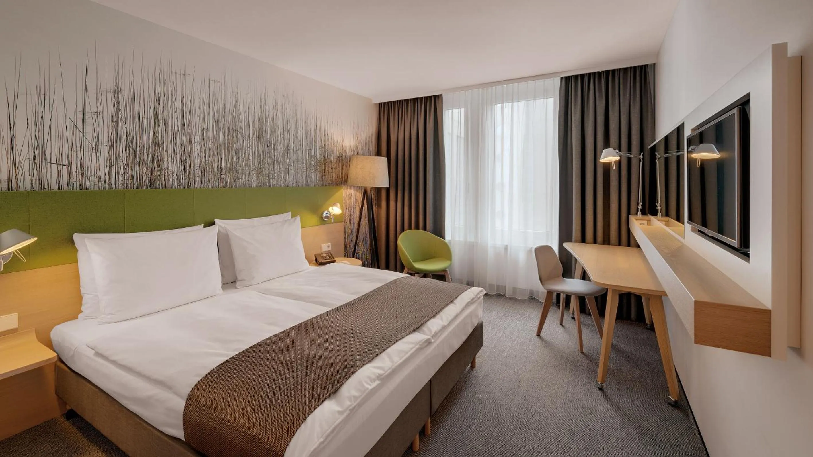 Standard King Room in Holiday Inn Frankfurt - Alte Oper by IHG