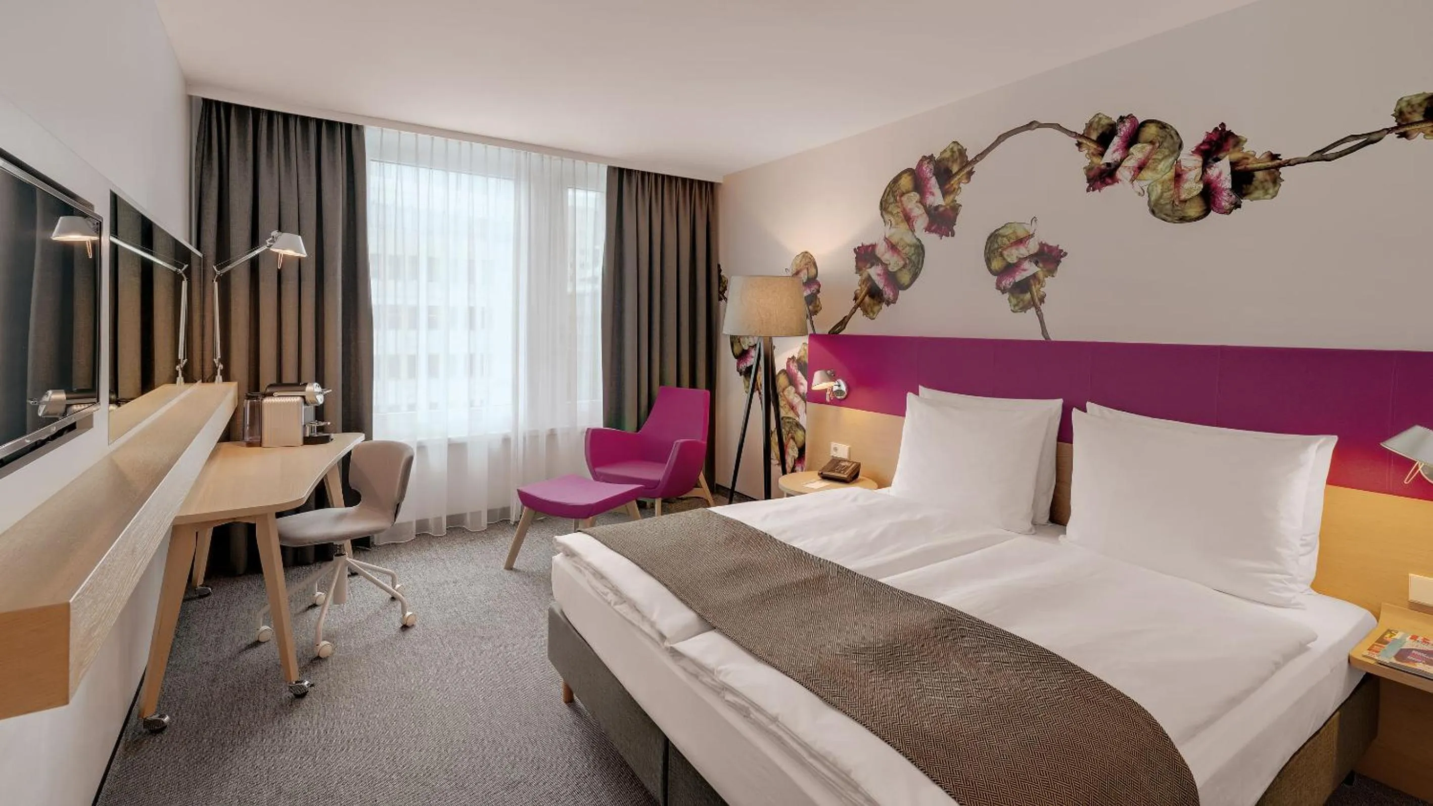Premium King Room in Holiday Inn Frankfurt - Alte Oper by IHG