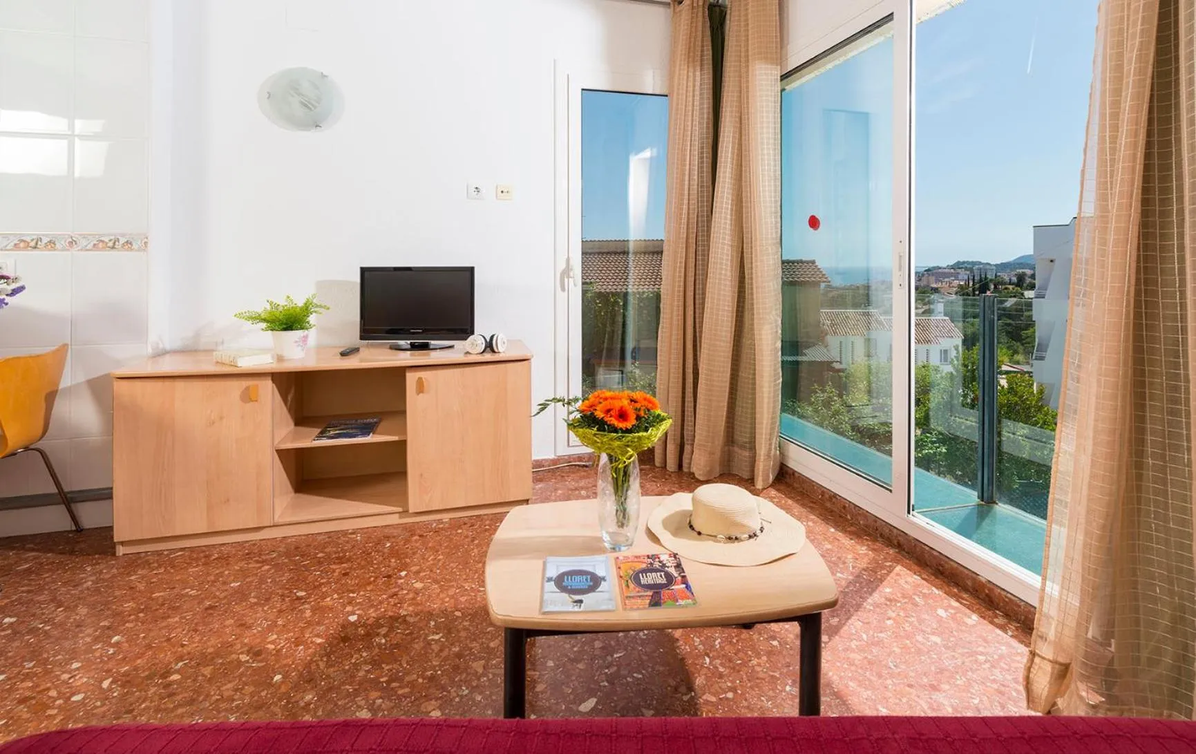 Two-Bedroom Apartment with Mountain View (4 Adults + 2 Children) in Apartaments Els Llorers