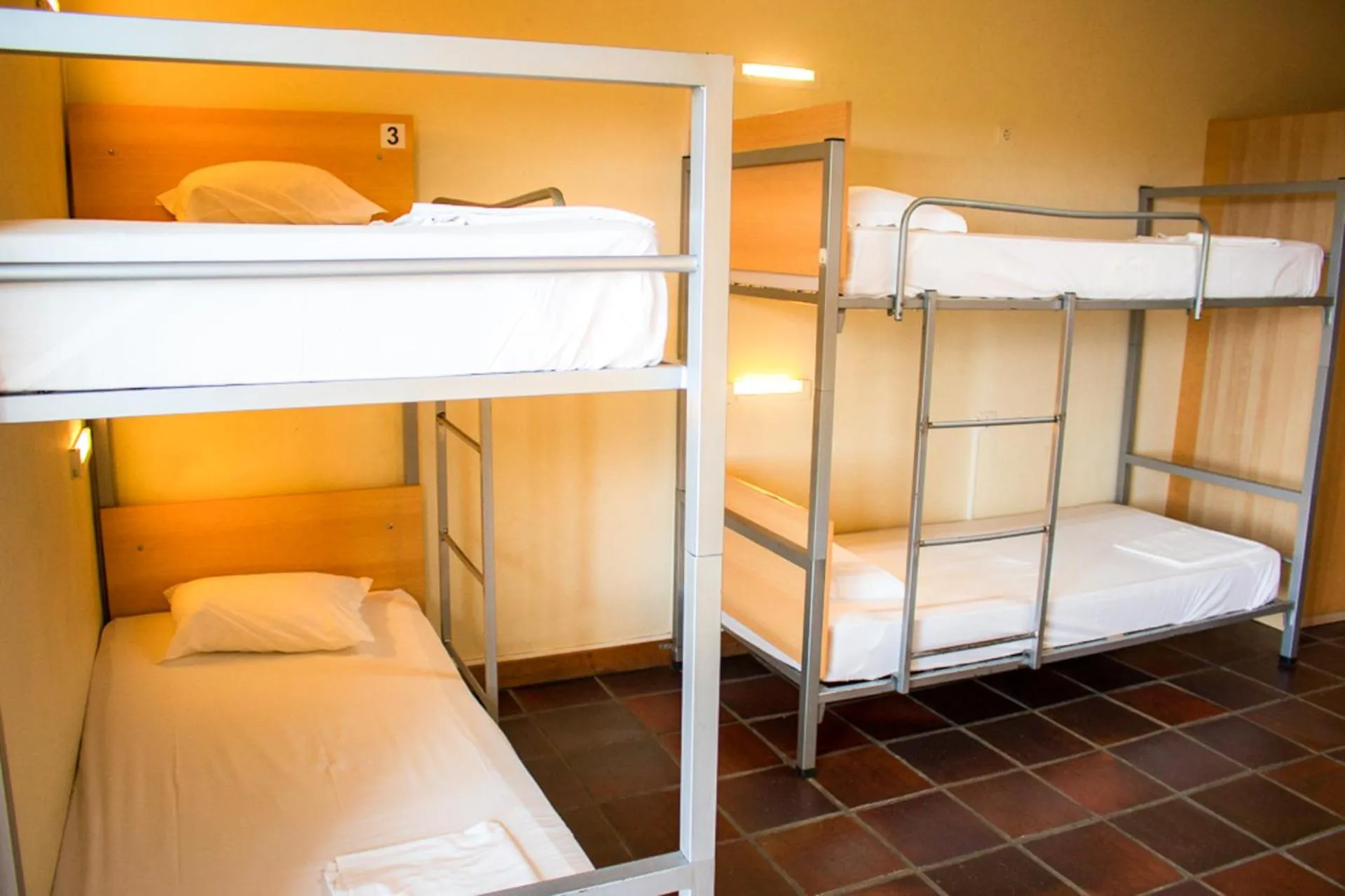 Quadruple Room - single occupancy in HI Almada - Pousada de Juventude