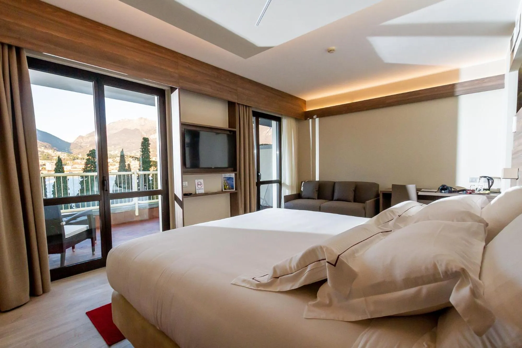 Deluxe Double Room with Lake View in Hotel Griso Collection