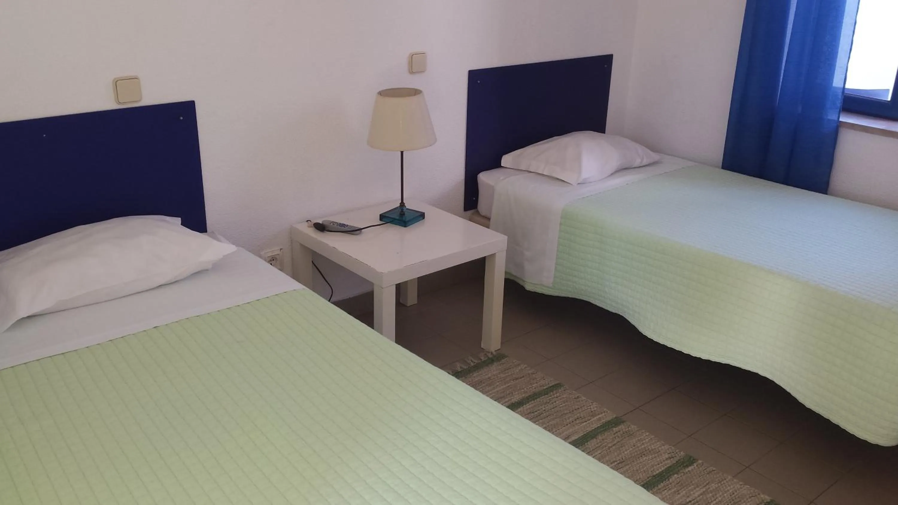 Standard Twin Room in HI Lagos - Pousada de Juventude
