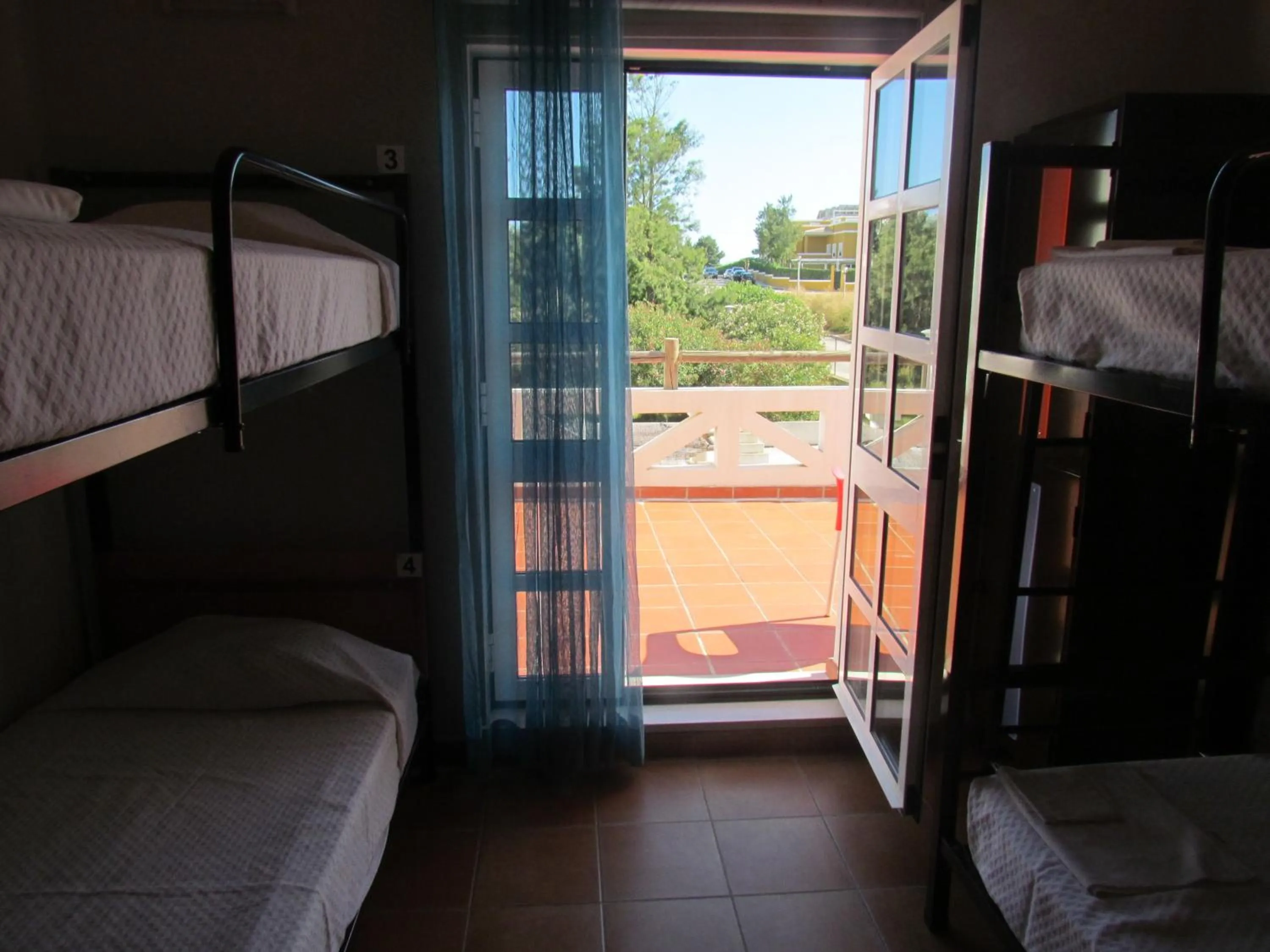 Quadruple Room with Shared Bathroom in HI Portimão - Pousada de Juventude