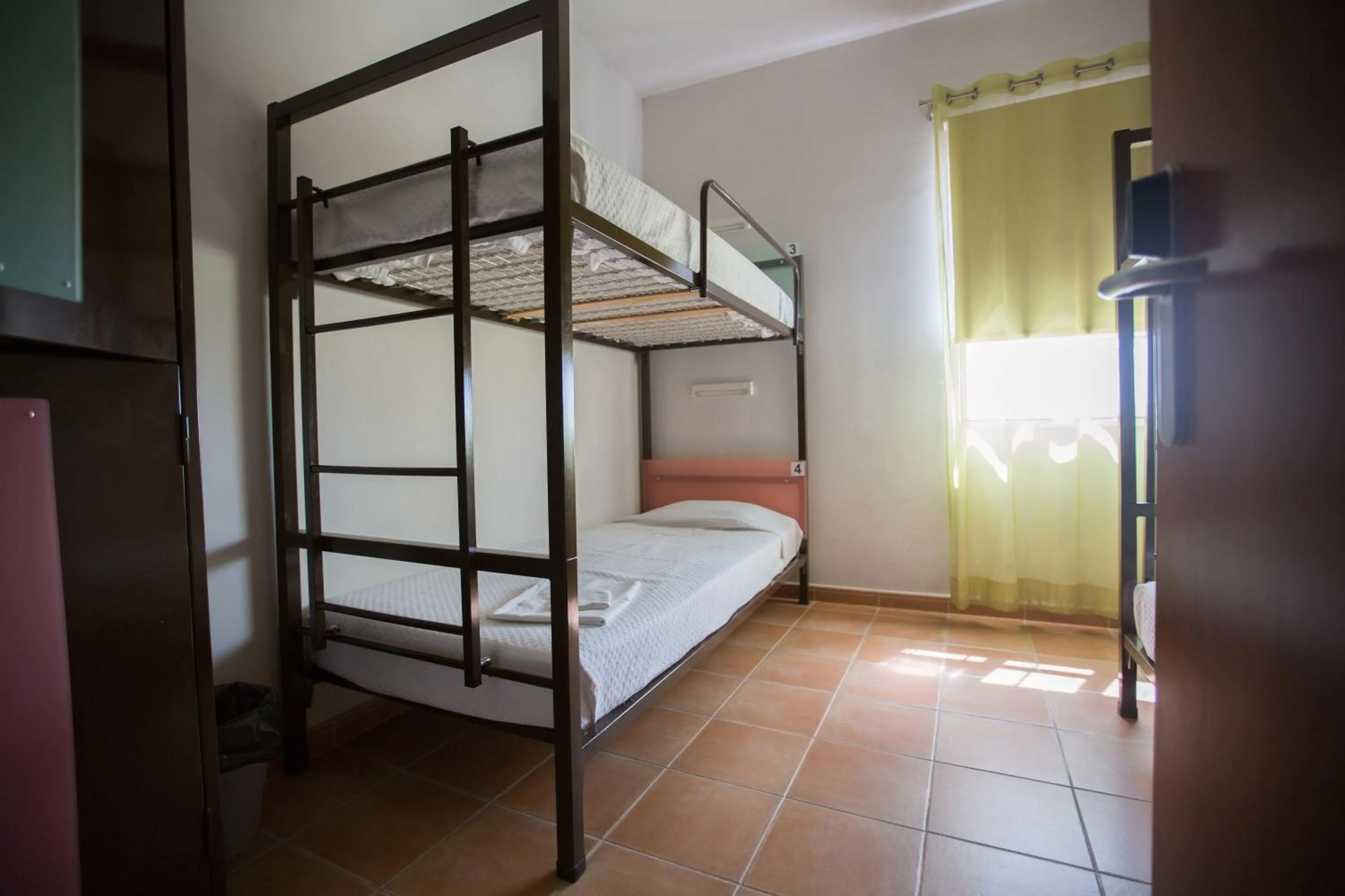 Classic Quadruple Room in HI Portimão - Pousada de Juventude
