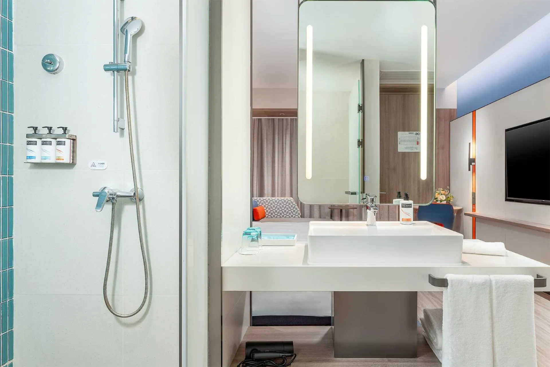 Standard King Room with Balcony in Holiday Inn Express Xi'an North Station by IHG