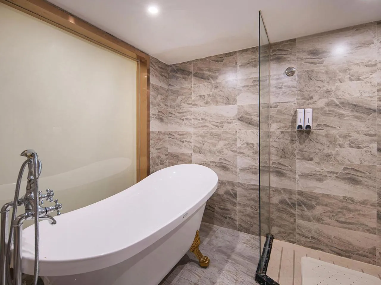 Executive Suite in Guangzhou Baiyun Airport Renhe Cornet International Chain Hotel