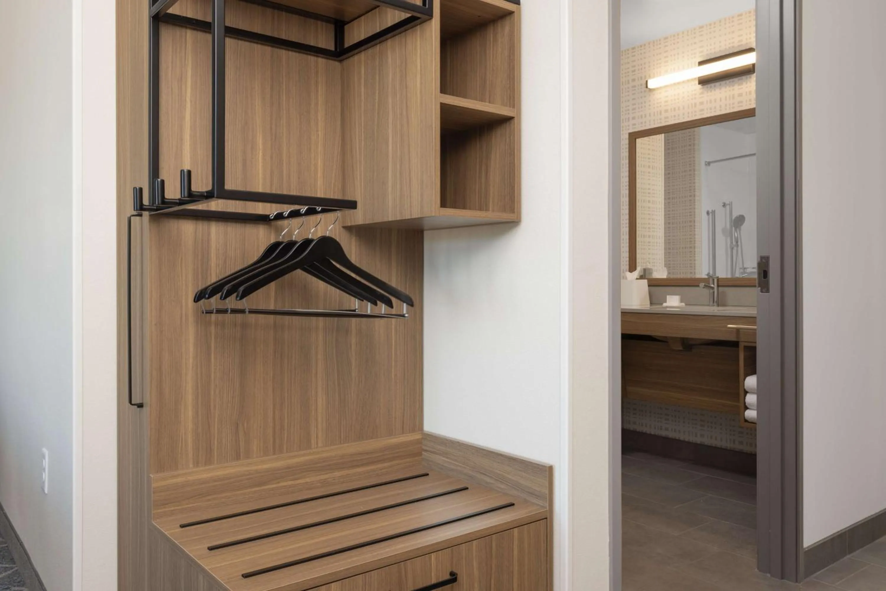 King Room with Tub - Mobility Access in Hampton Inn & Suites Cottonwood, Az