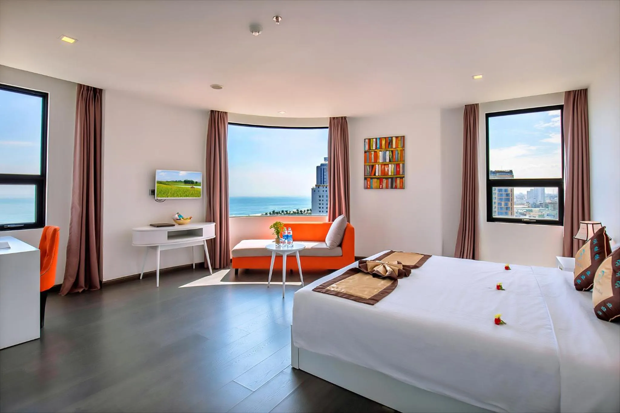 King Suite with Sea View in Ocean Haven Hotel