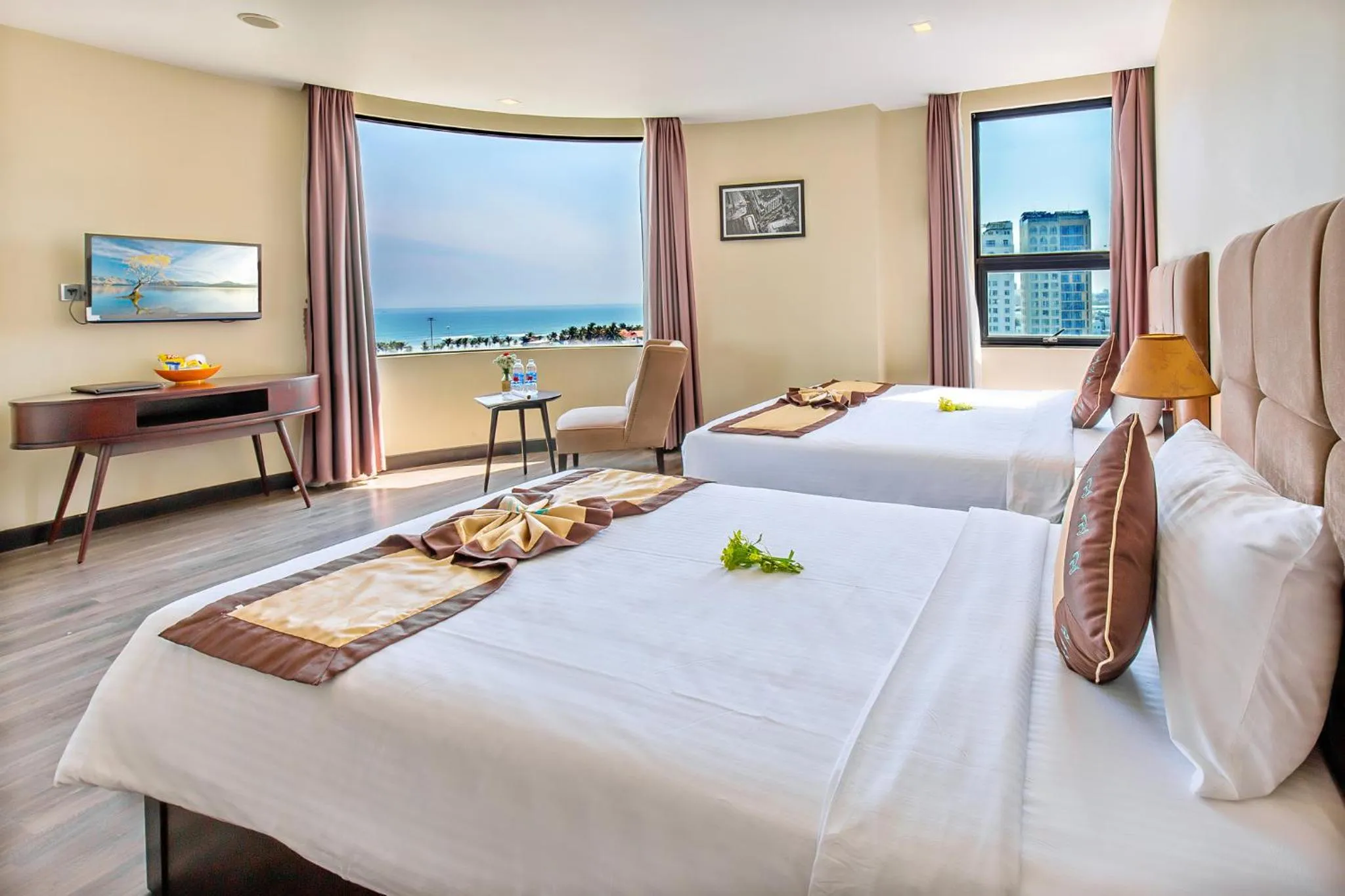 Deluxe Triple Room with Sea View in Ocean Haven Hotel