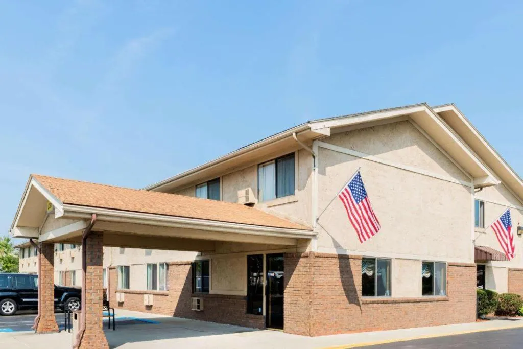 Super 8 By Wyndham Franklin/Middletown Area