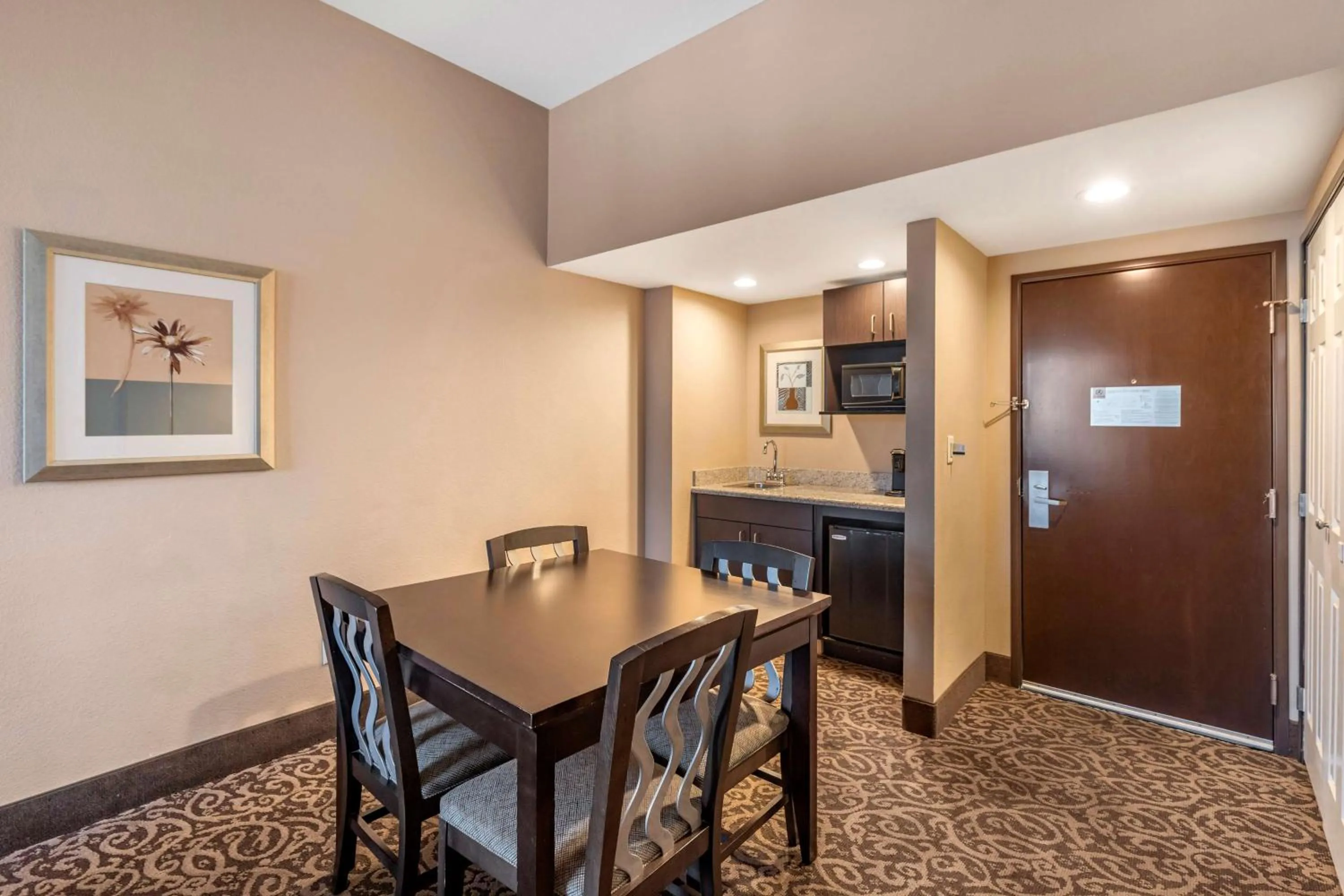 Two-Bedroom King Suite with Two King Beds, Sofa Bed, Balcony and Kitchenette - Non-Smoking in Best Western Plus Las Vegas South Henderson