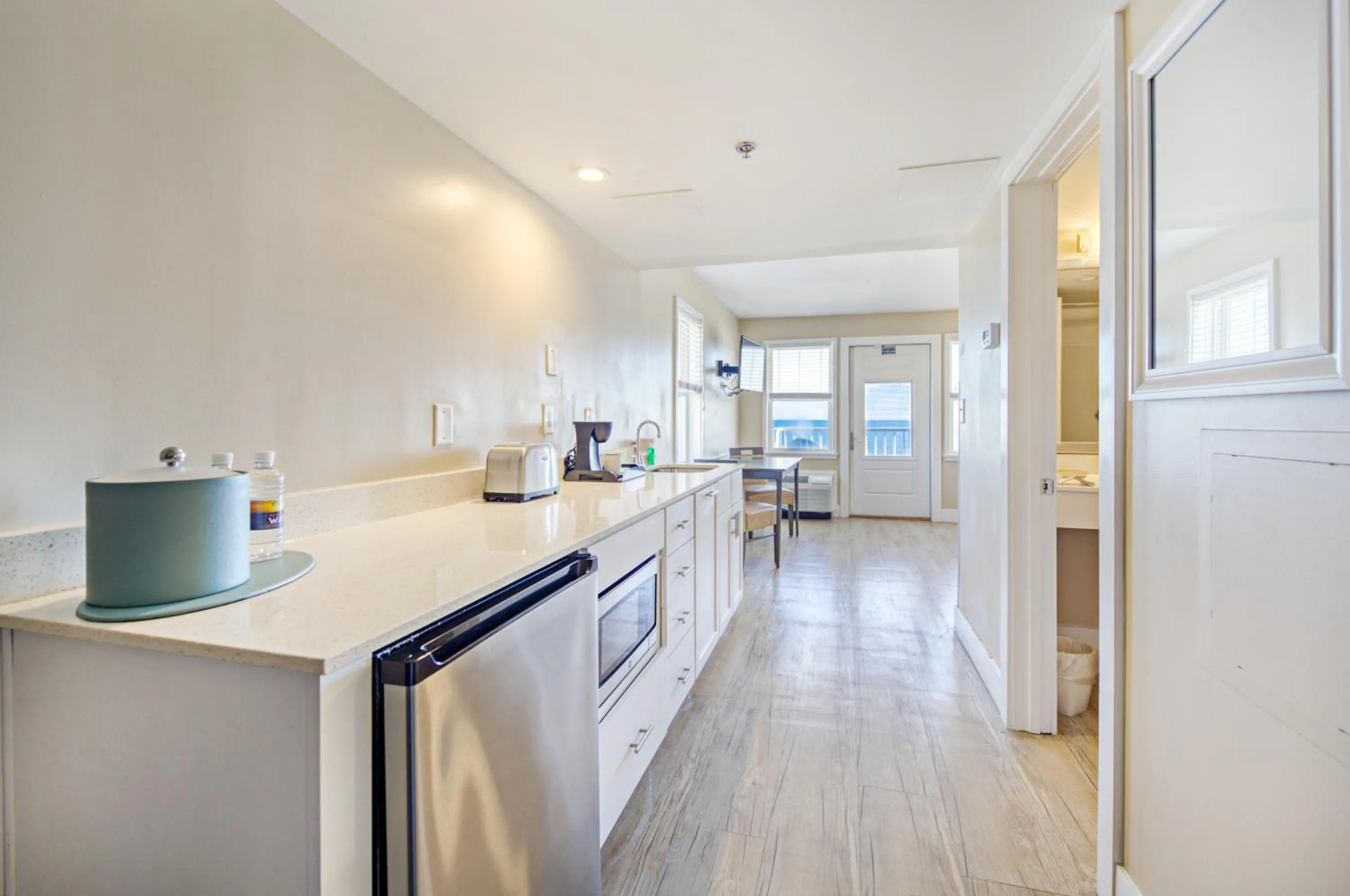 King Suite with Sea View in Commander Hotel & Suites