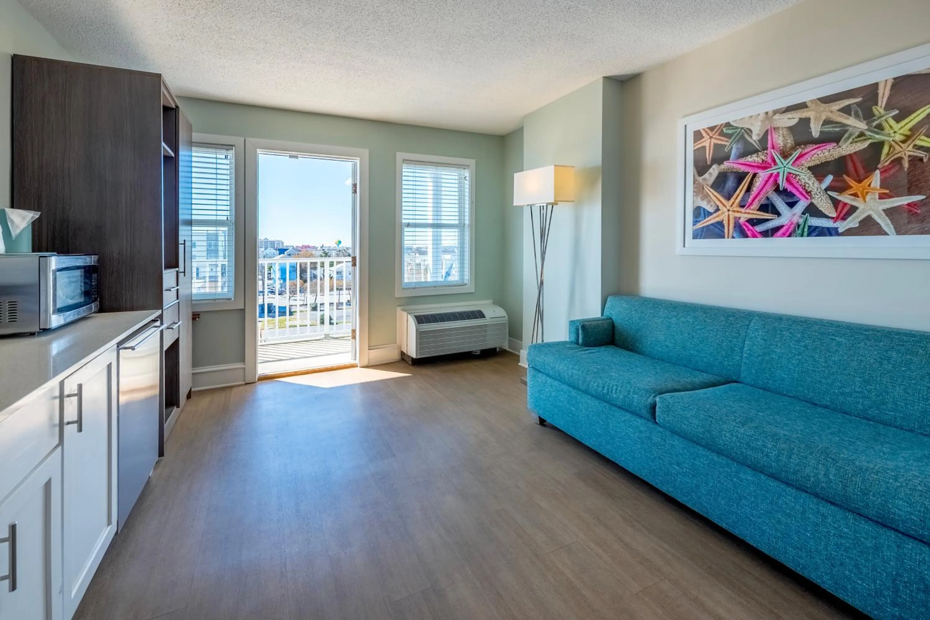 Efficiency King Oceanview with Balcony in Commander Hotel & Suites