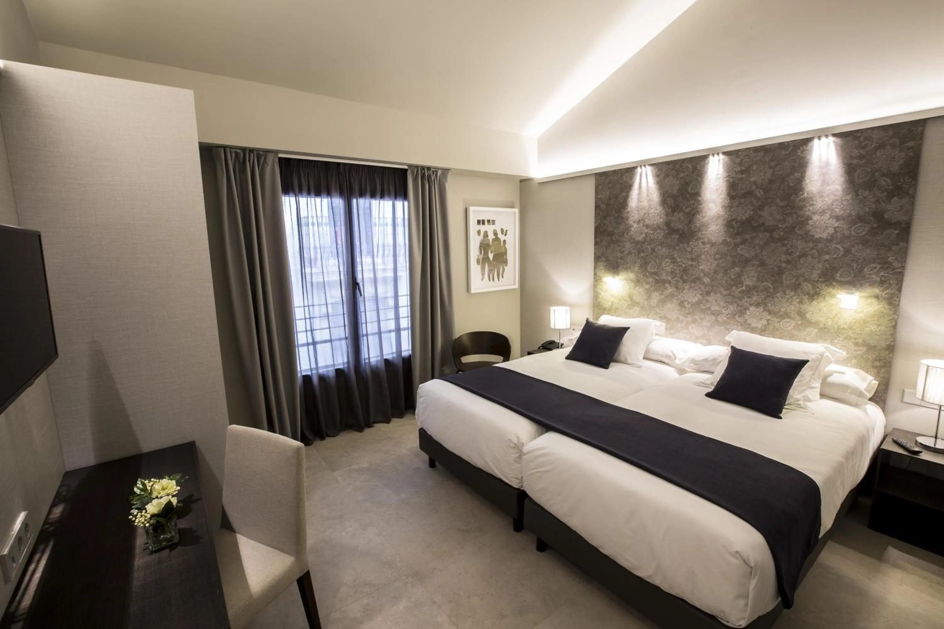 Two Connecting Double Rooms in Vincci Mercat