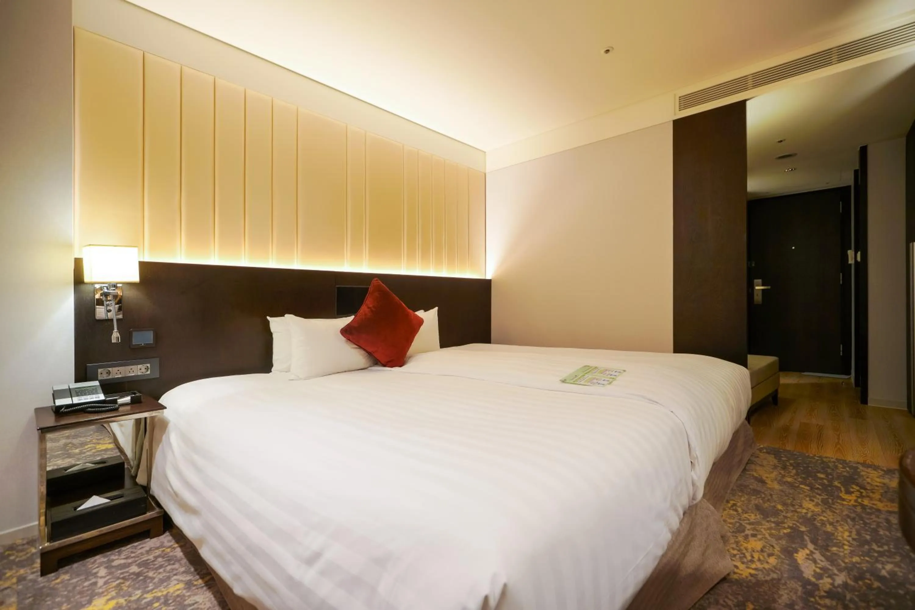 Hollywood Double in Solaria Nishitetsu Hotel Seoul Myeongdong - Renovated in 2025