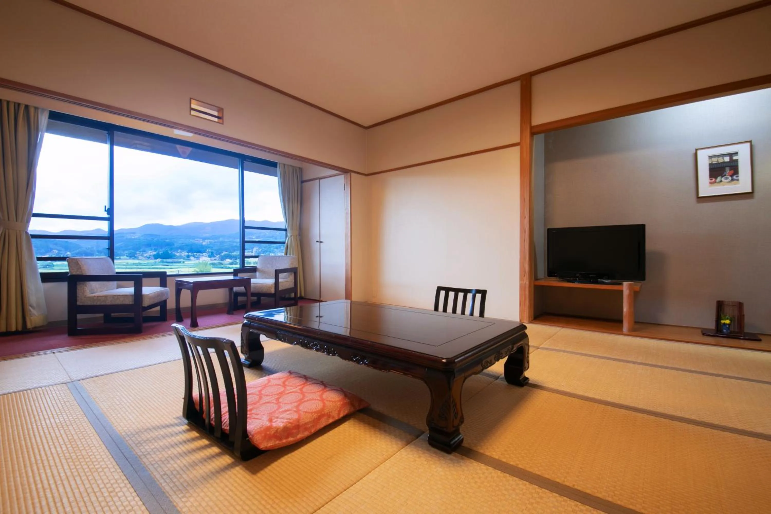 Japanese-Style Quadruple Room (All-You-Can-Drink Included) in Yufuin Sansuikan