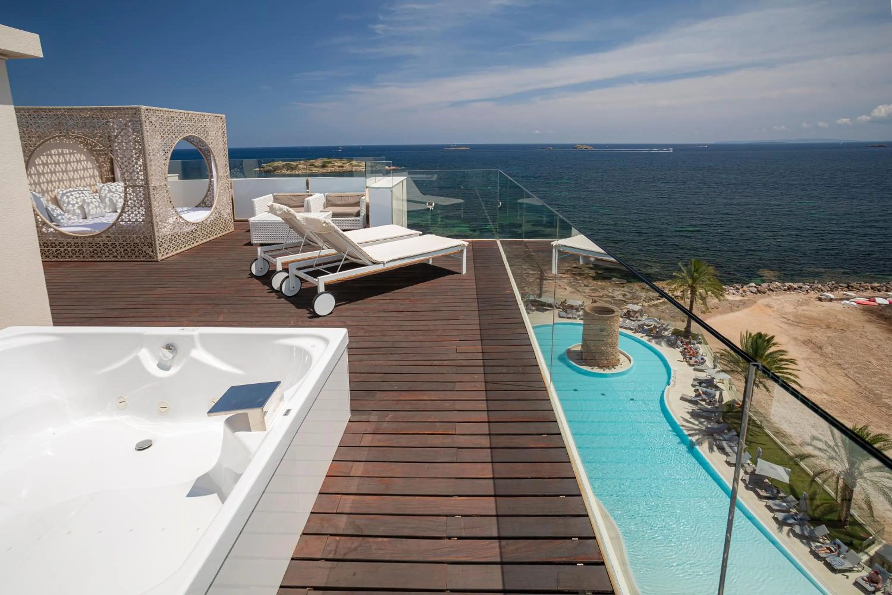 Deluxe Suite with Spa Bath and Free Spa Access in Hotel Torre del Mar - Ibiza