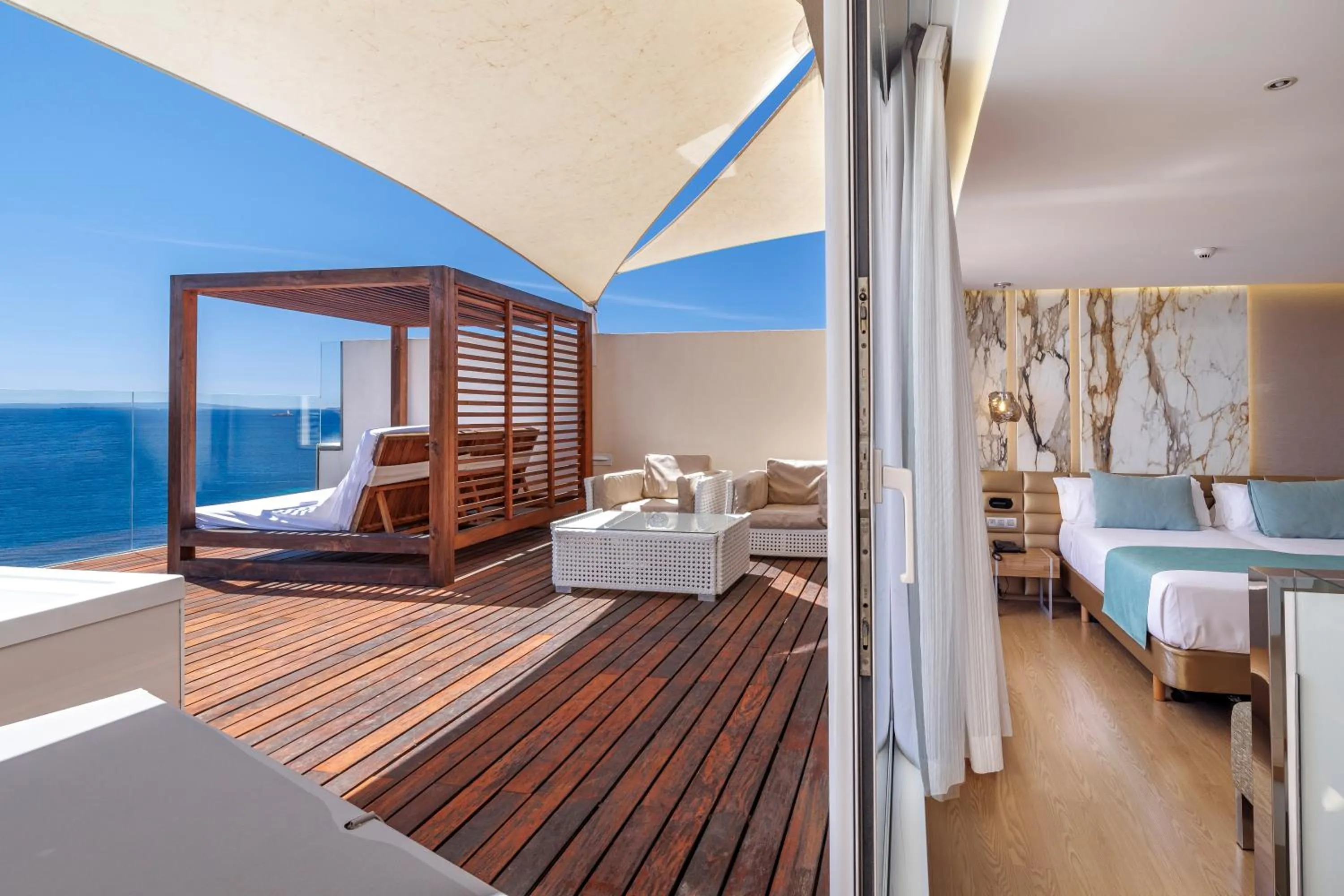 Suite Penthouse with Sea View and Hot Tub - Free Spa Access in Hotel Torre del Mar - Ibiza