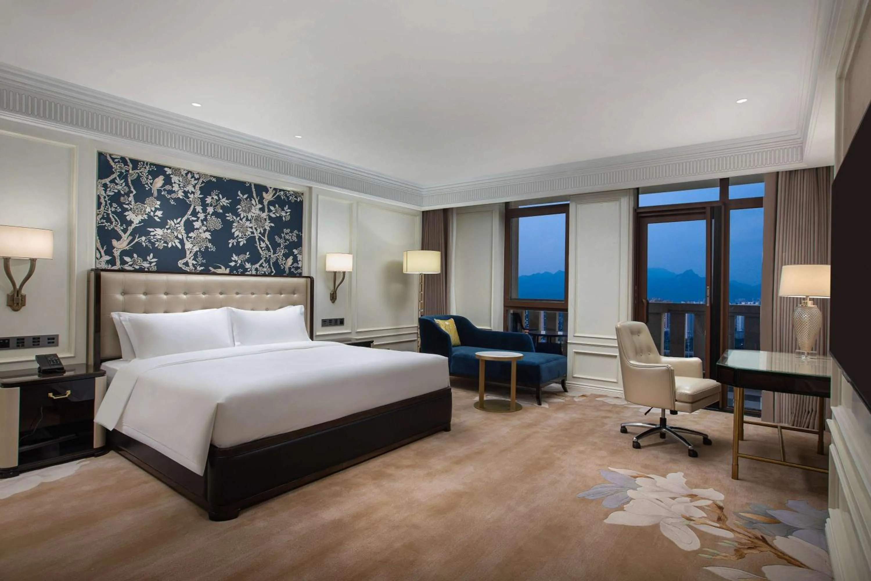 Premium King Suite in Wyndham Taian West