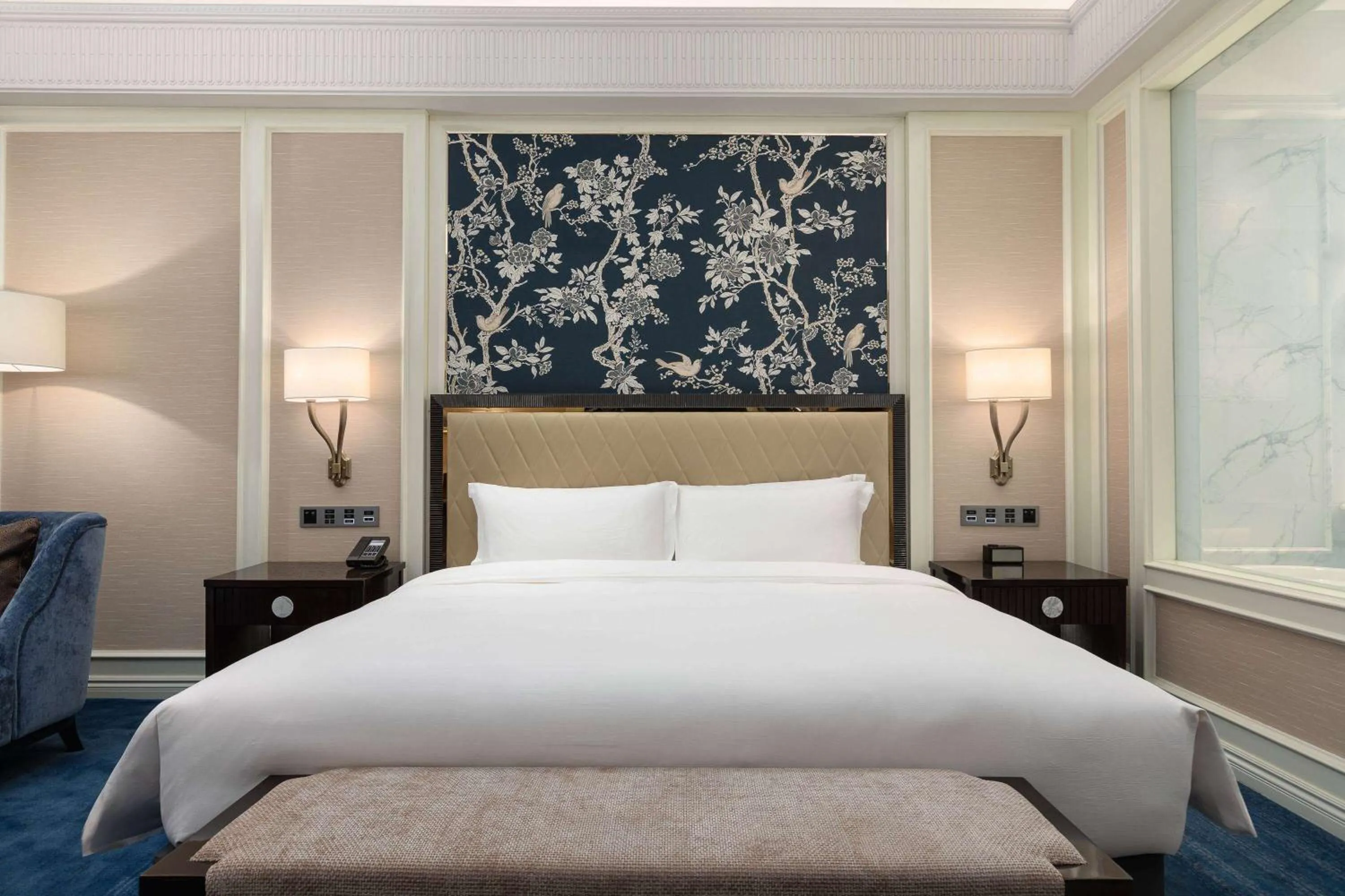 Deluxe King Room with Mountain View in Wyndham Taian West