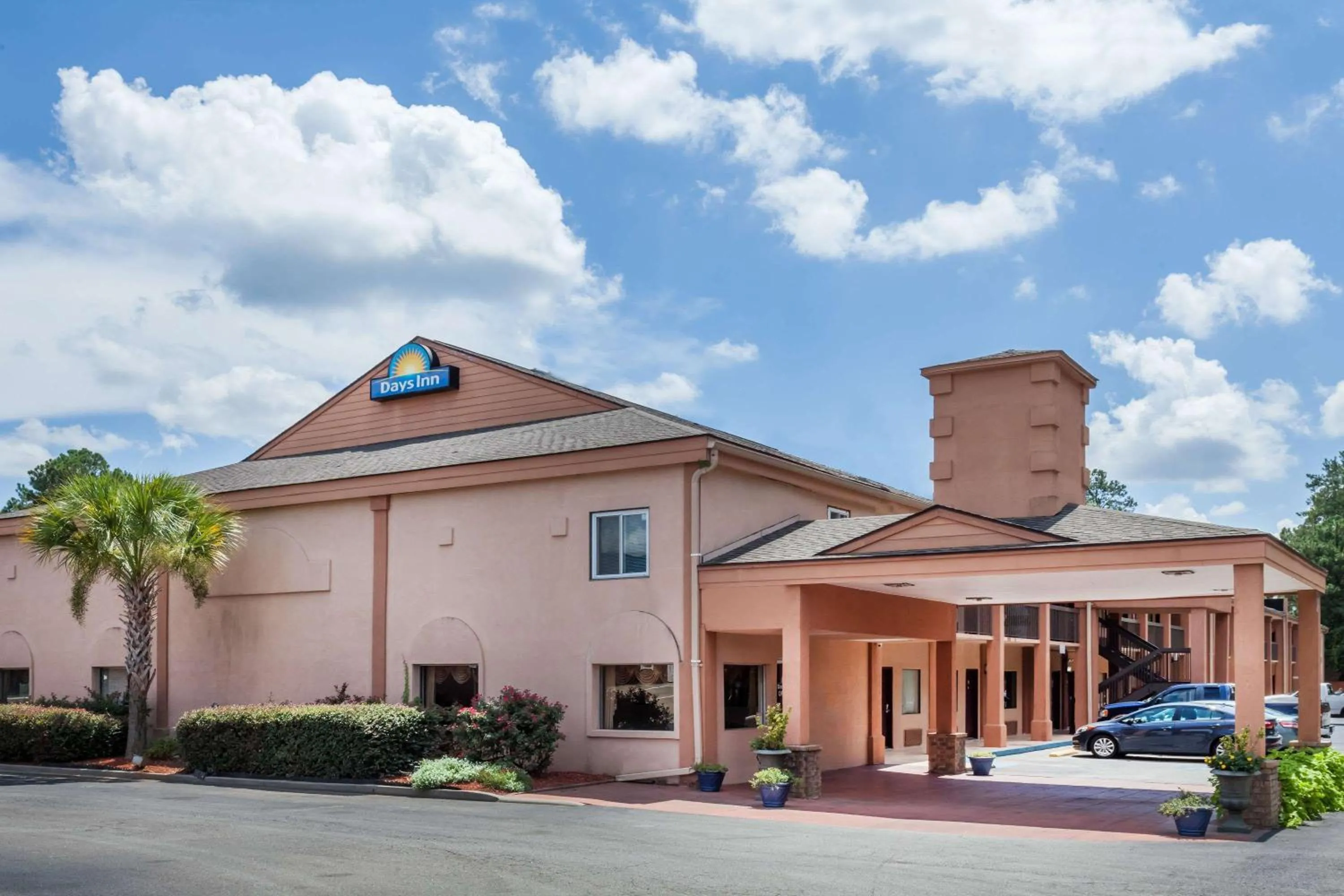 Days Inn by Wyndham Columbia