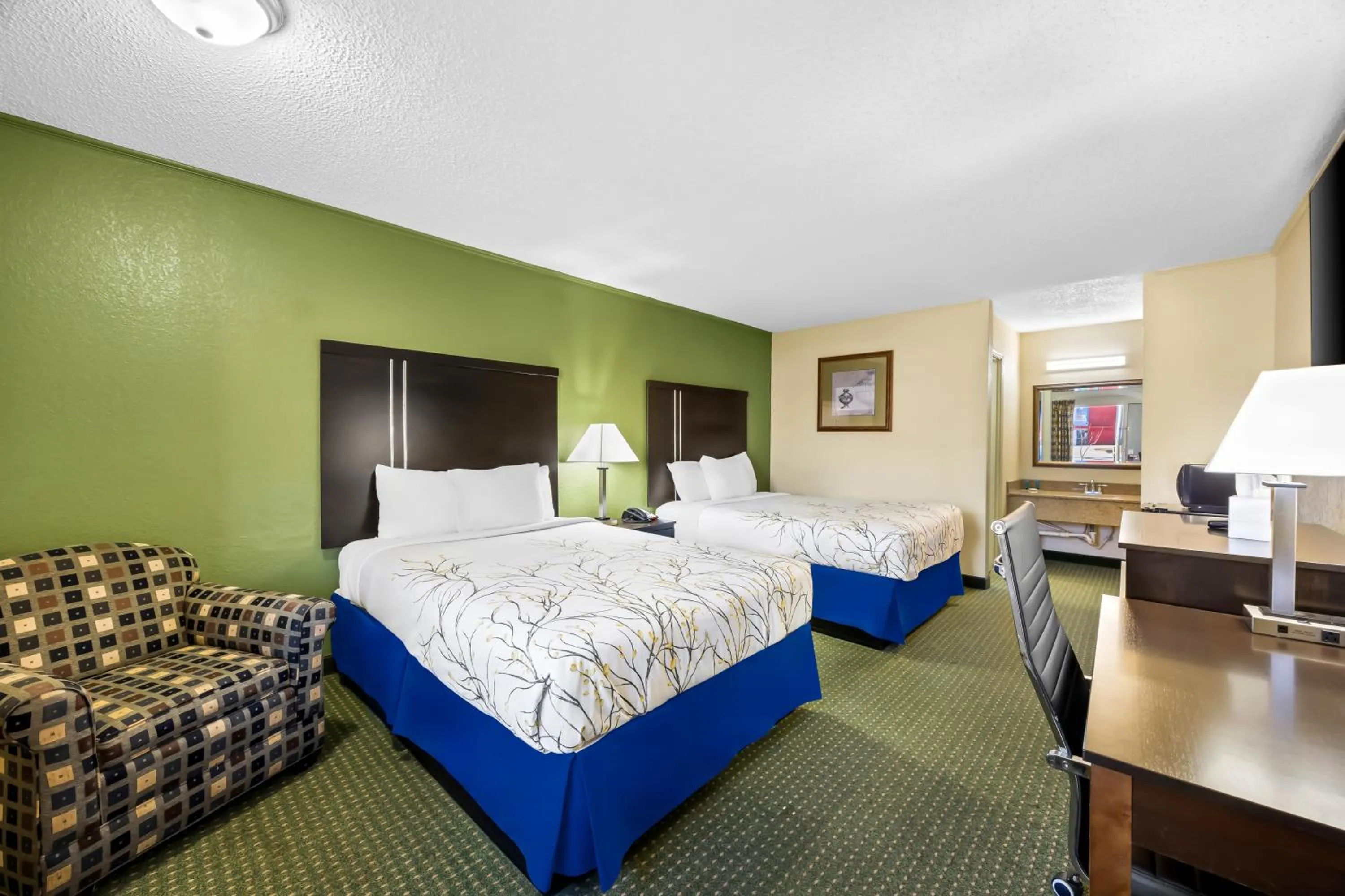 Standard Double Room in America's Best Value Inn-Columbia
