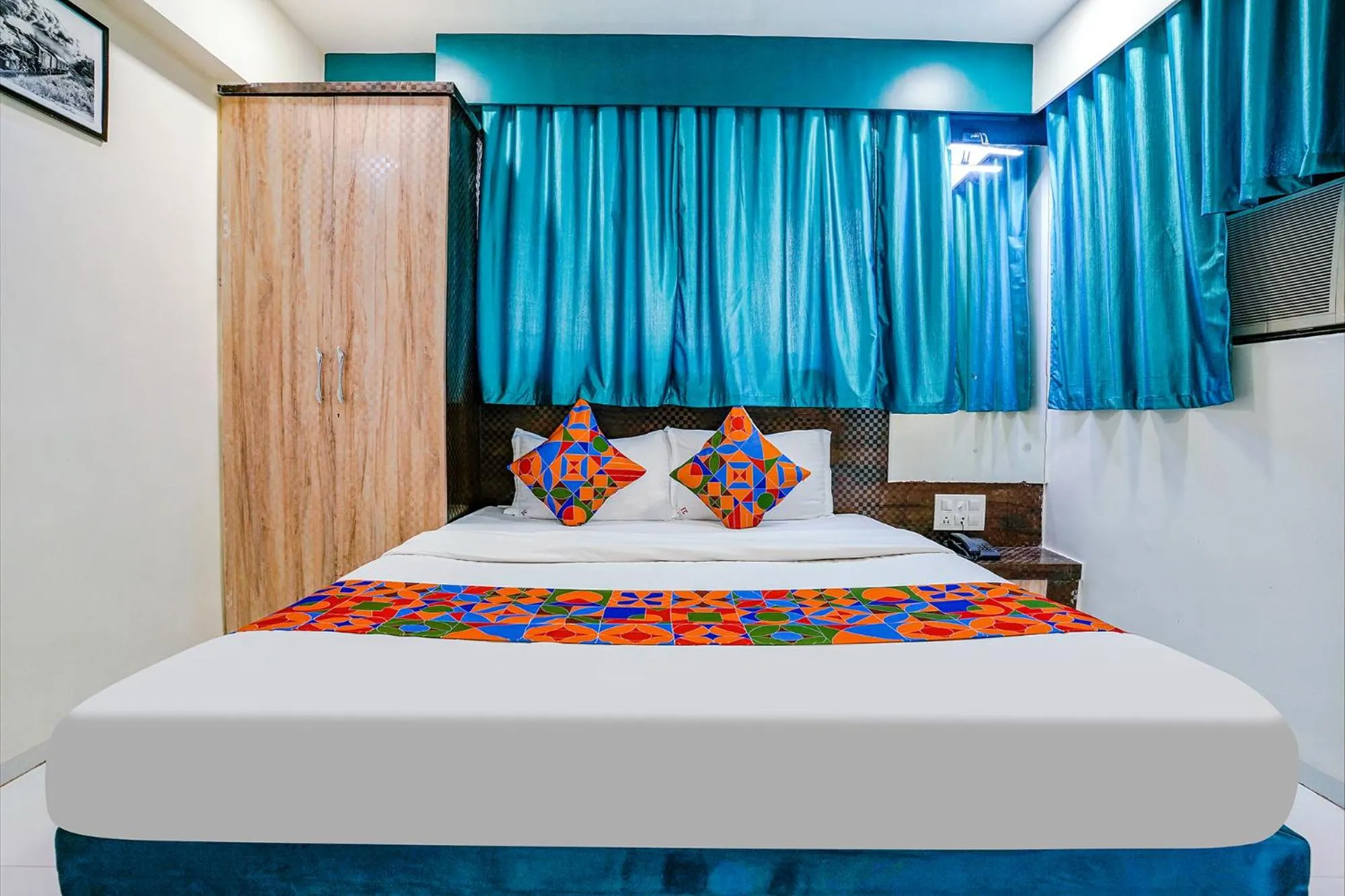 Deluxe Double Room in Itsy Hotels Bindra Elite