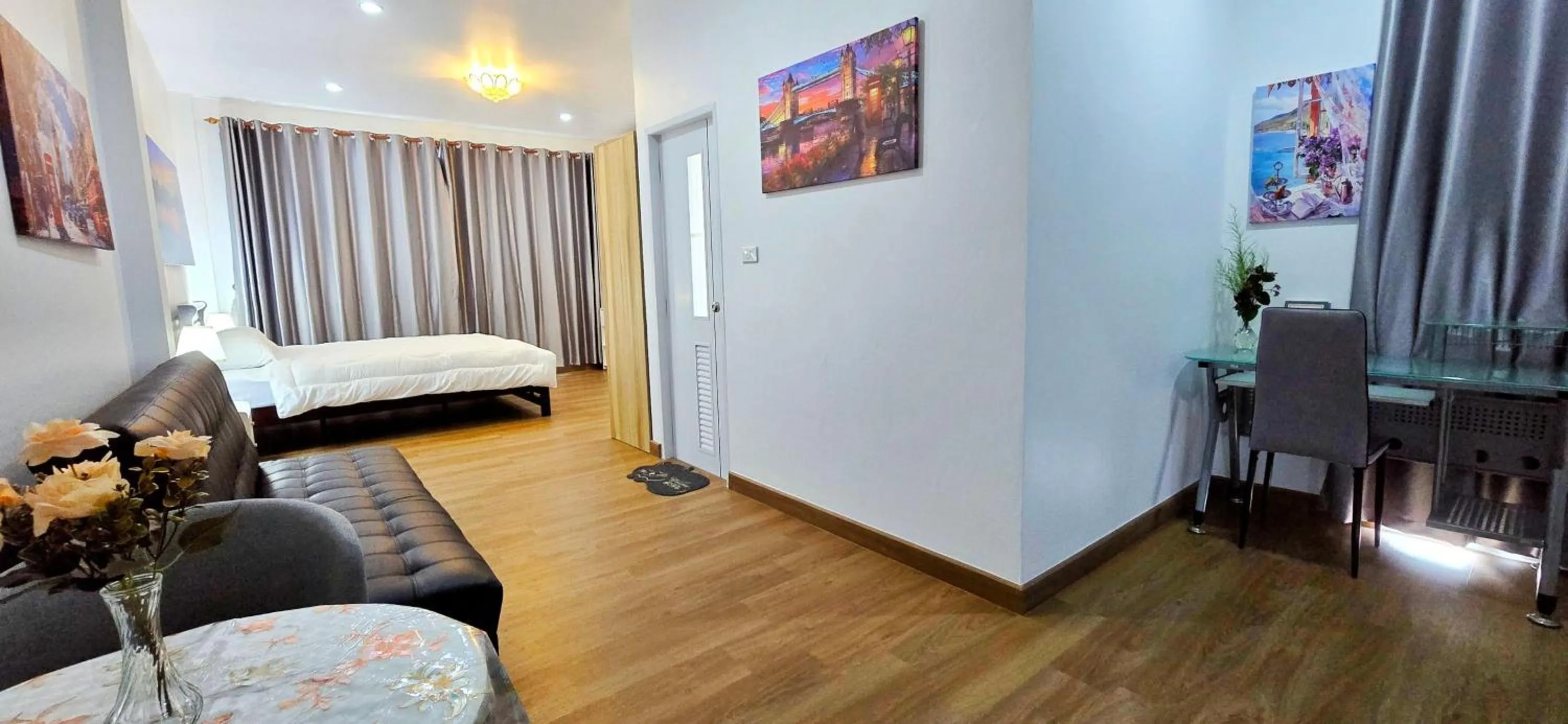 Queen Room in Tiny Island Lake Lodge