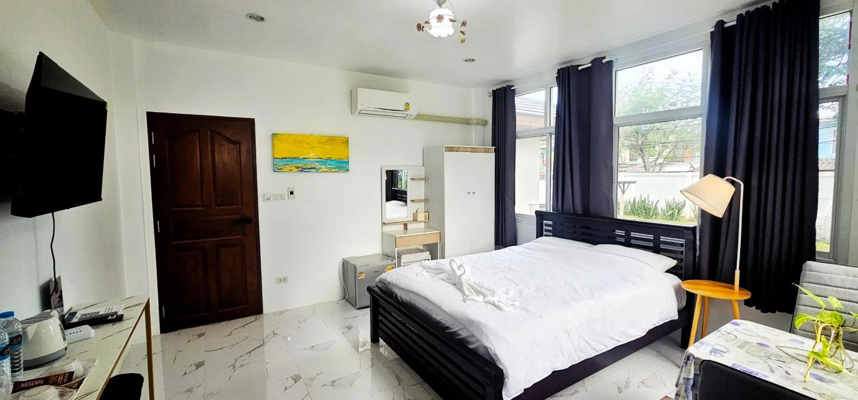 Standard Queen Room in Tiny Island Lake Lodge