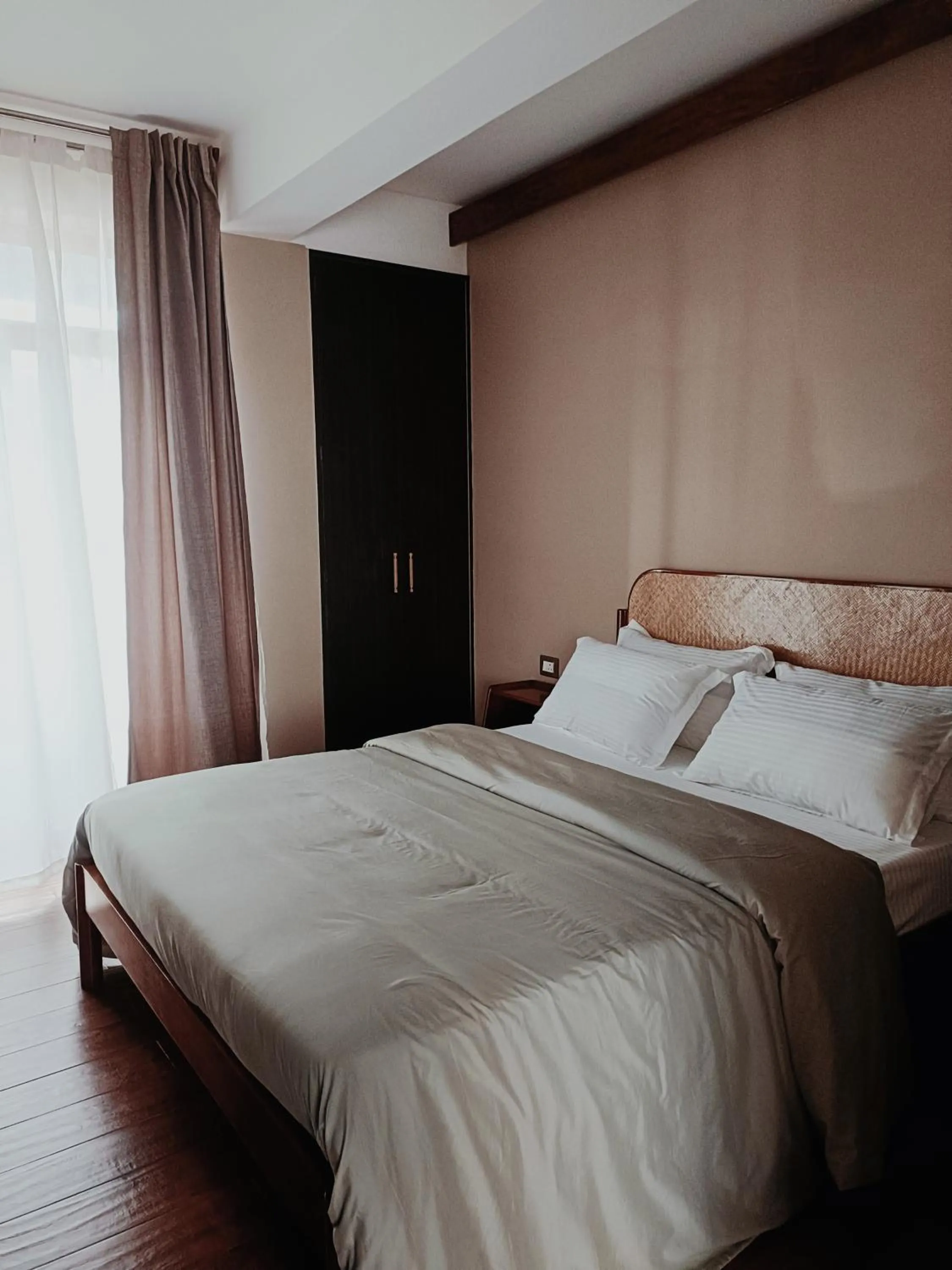 Apartment with Mountain View - single occupancy in A La Maison