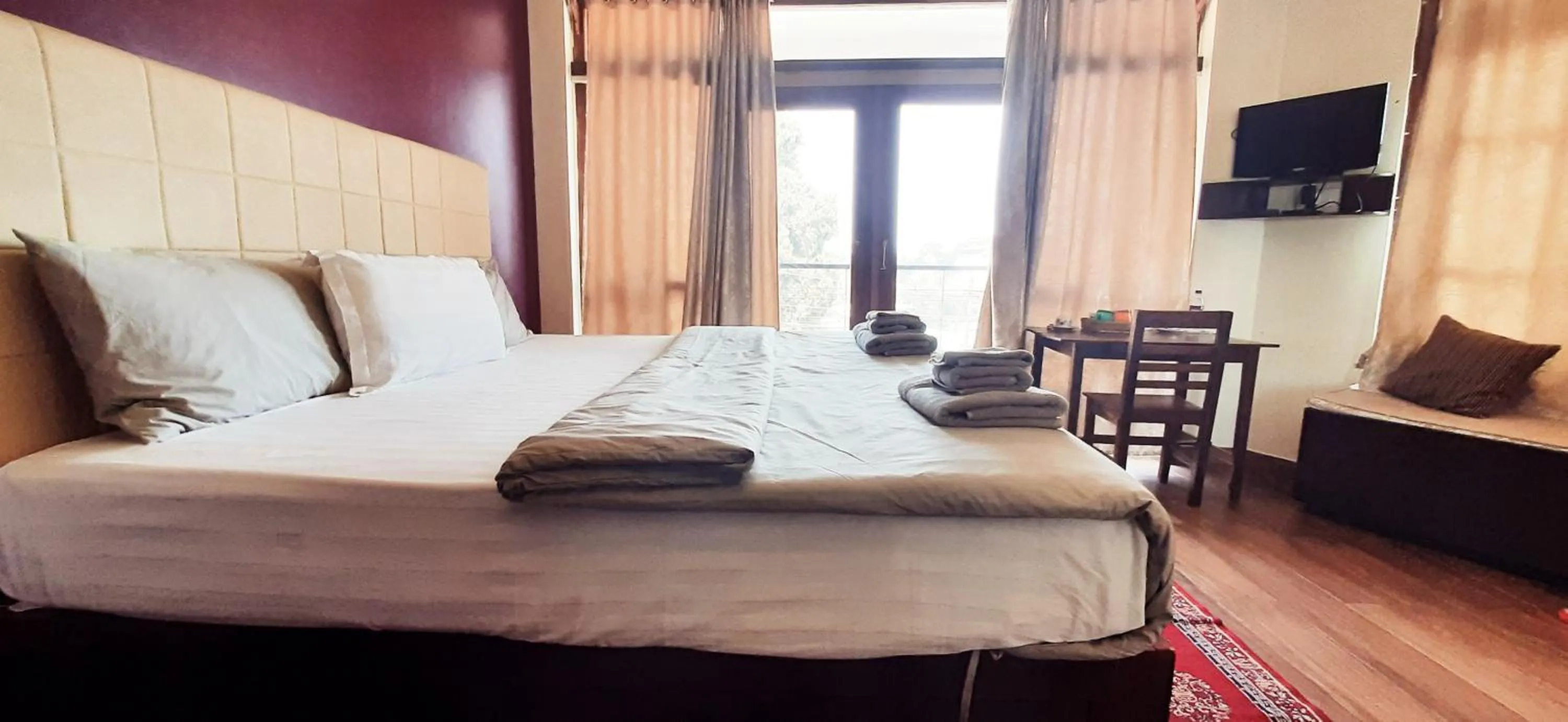 King Room with Balcony - single occupancy in A La Maison