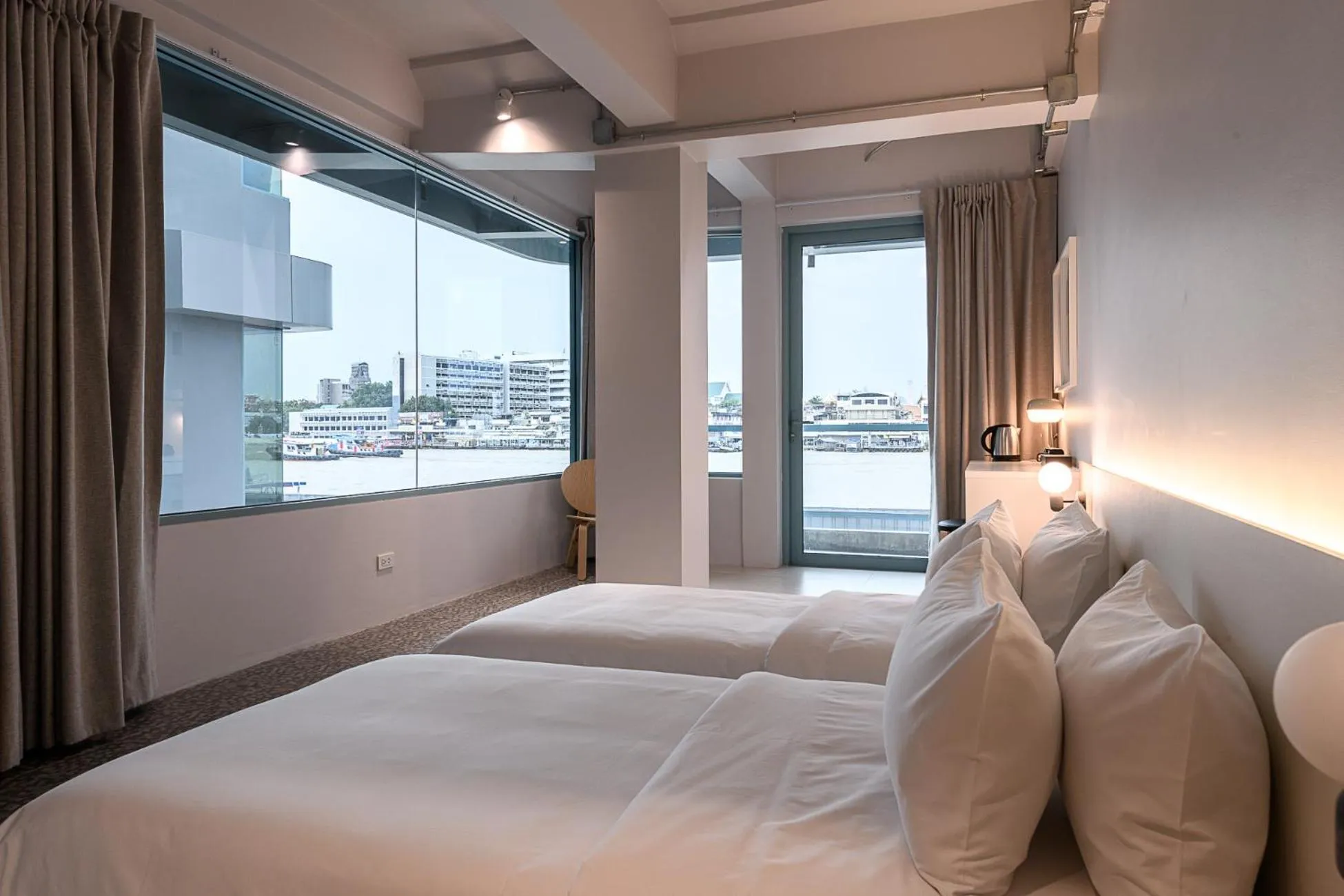 Riverfront 2 Bedroom in Mowa Bangkok