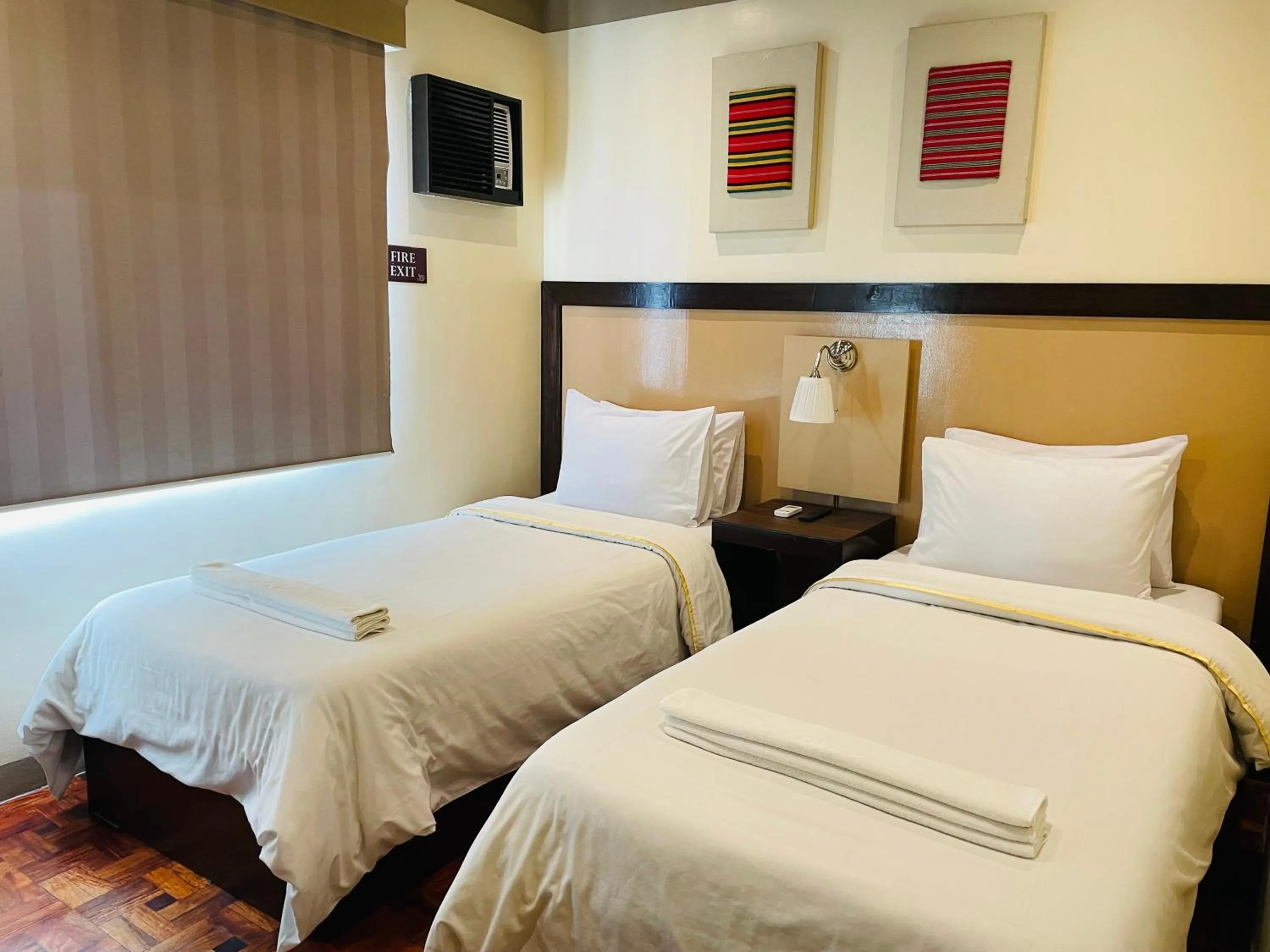 Deluxe Twin Room in Baguio Holiday Villas
