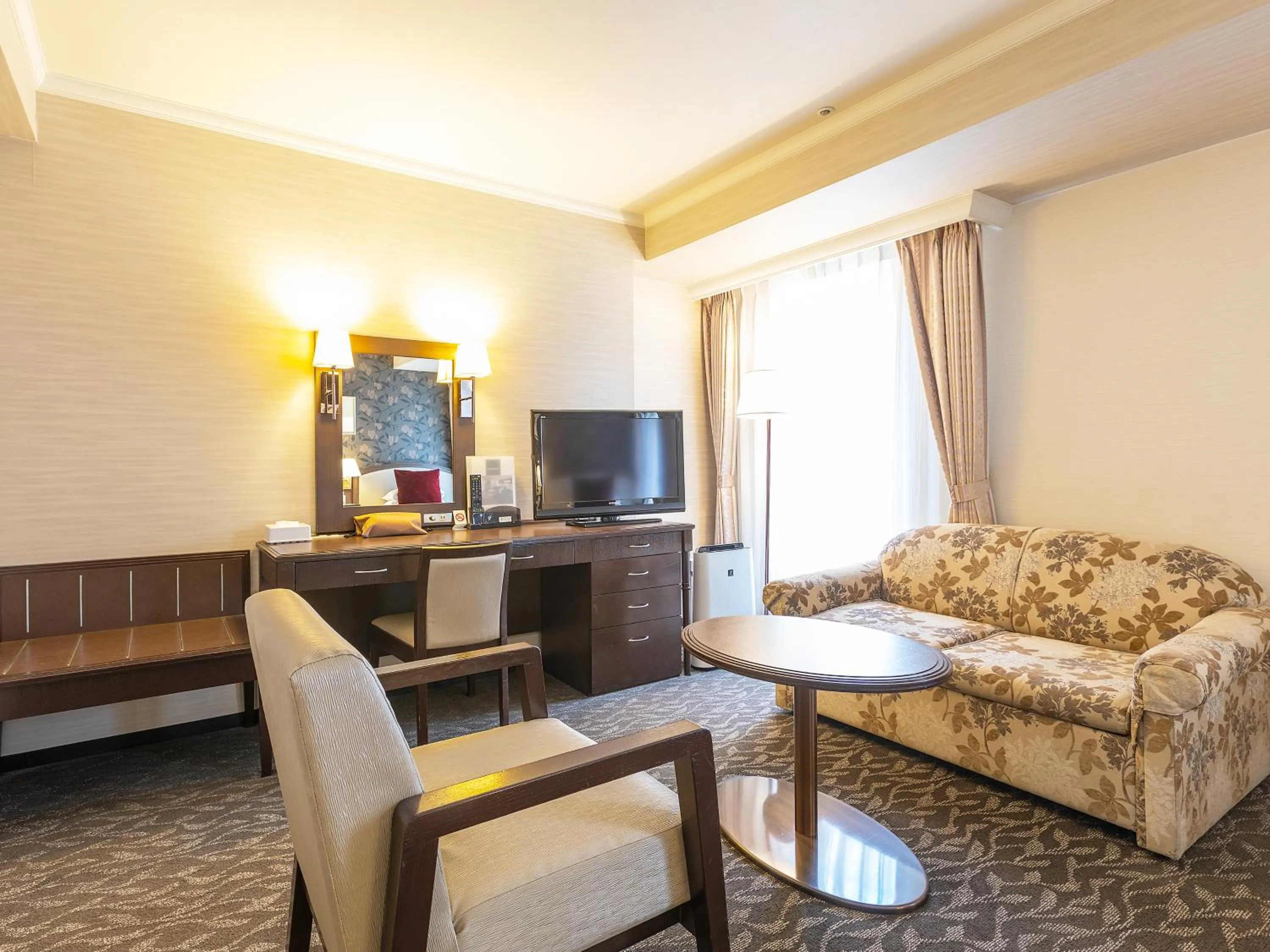 Moderate Twin Room with Sofa Bed and City View in Kumamoto Hotel Castle