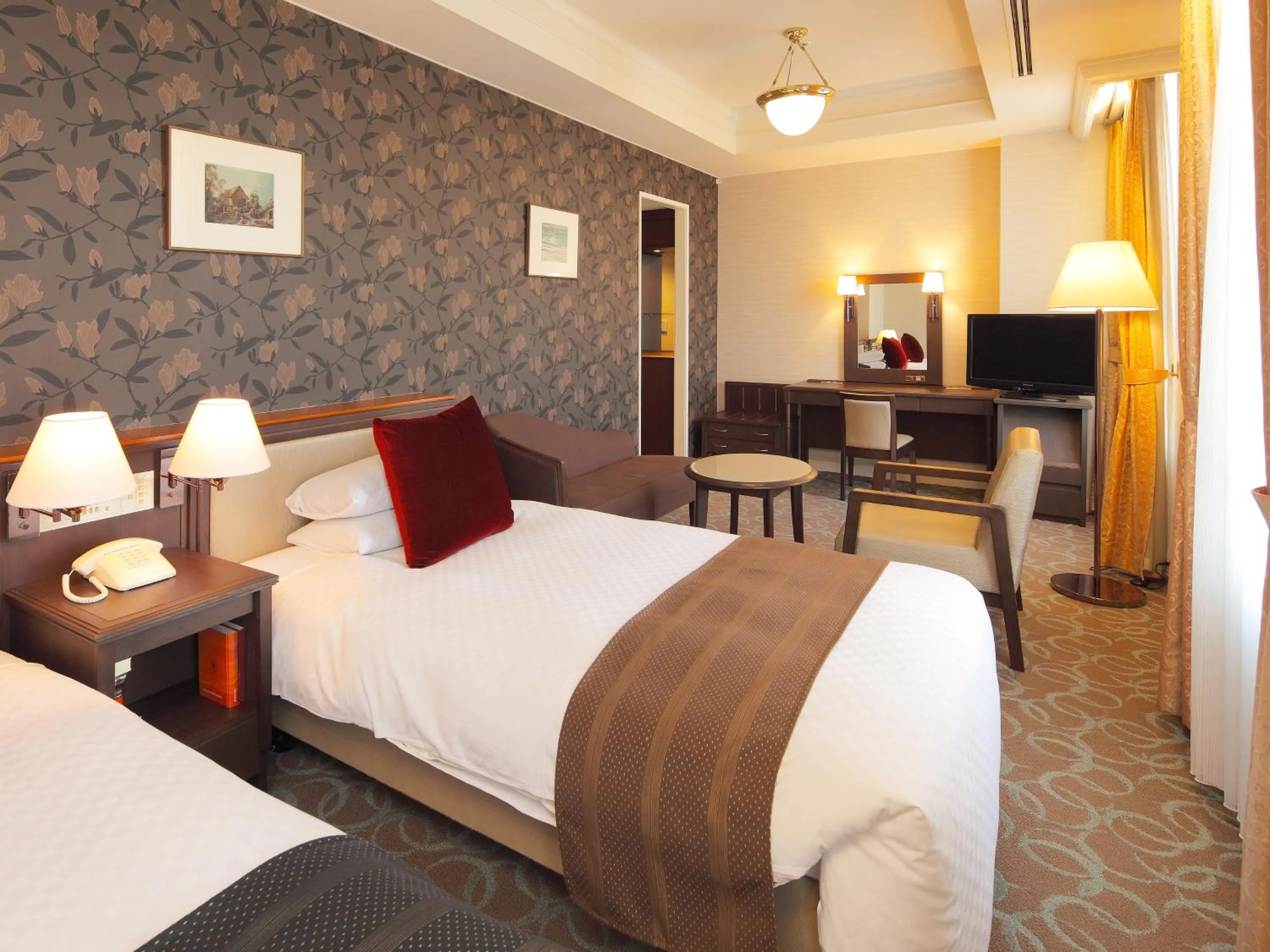 Comfort Twin Room with Sofa Bed with City View in Kumamoto Hotel Castle