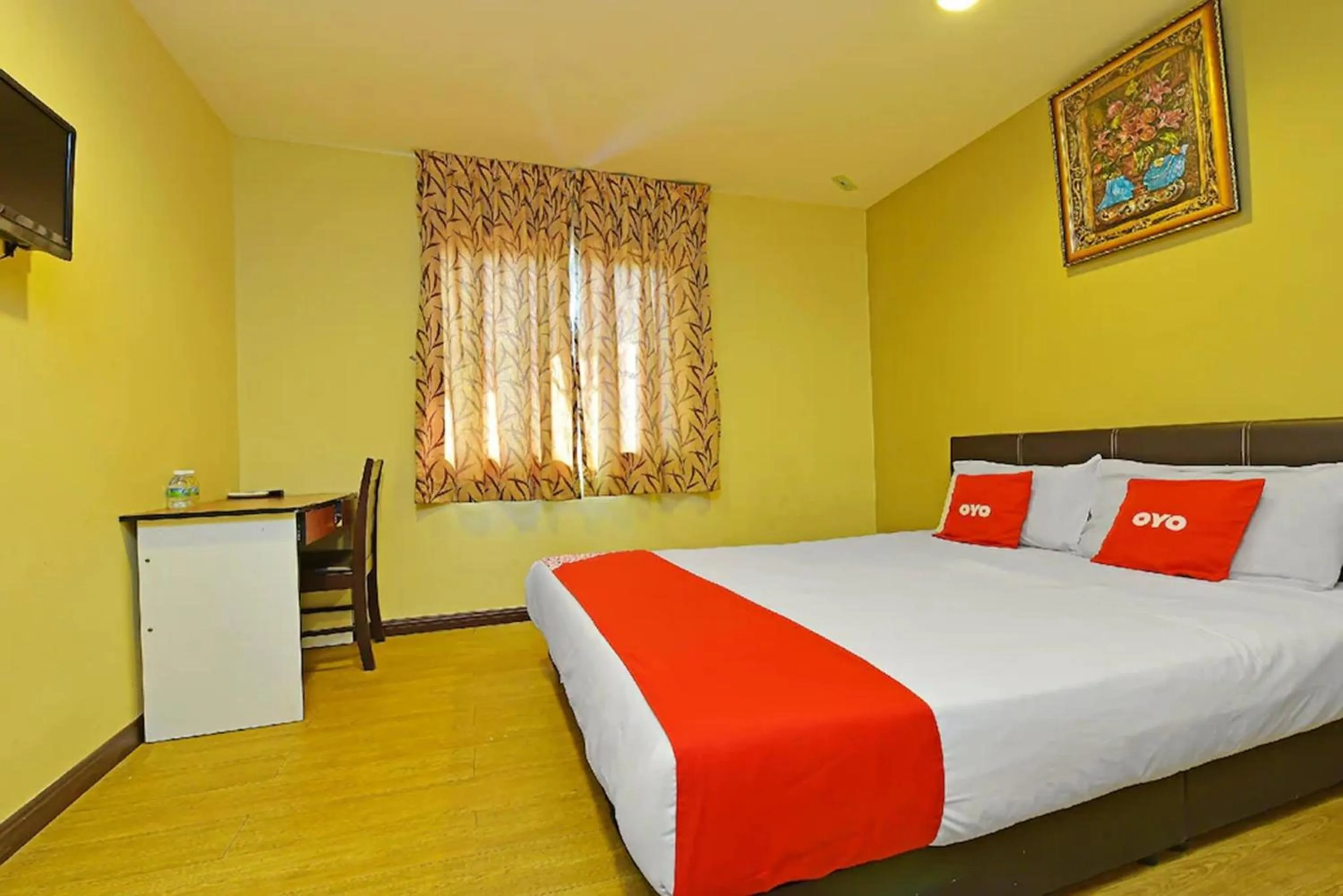 Deluxe Queen Room in 98 Hotel