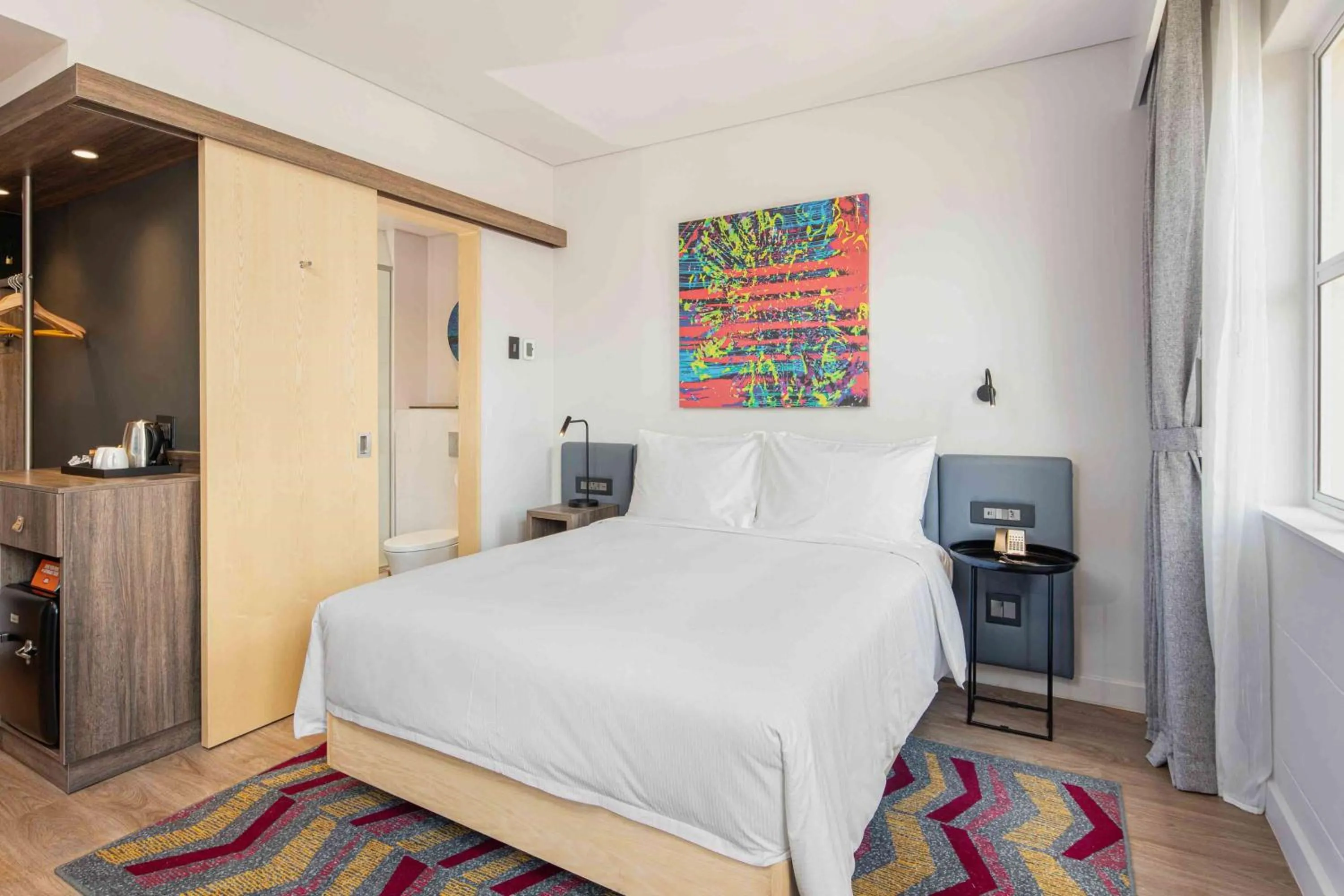 Queen Room in Hampton By Hilton Sandton Grayston